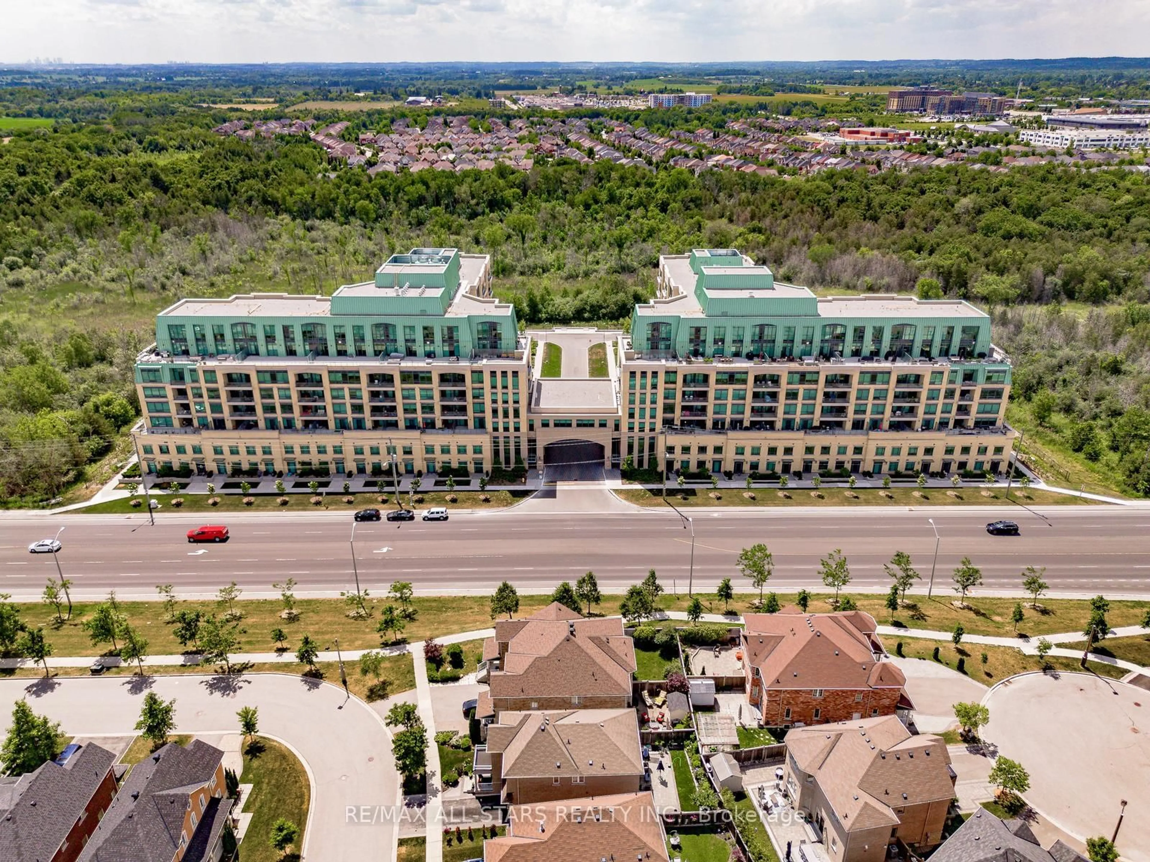A pic from outside/outdoor area/front of a property/back of a property/a pic from drone, unknown for 11750 Ninth Line #434, Whitchurch-Stouffville Ontario L4A 5G1