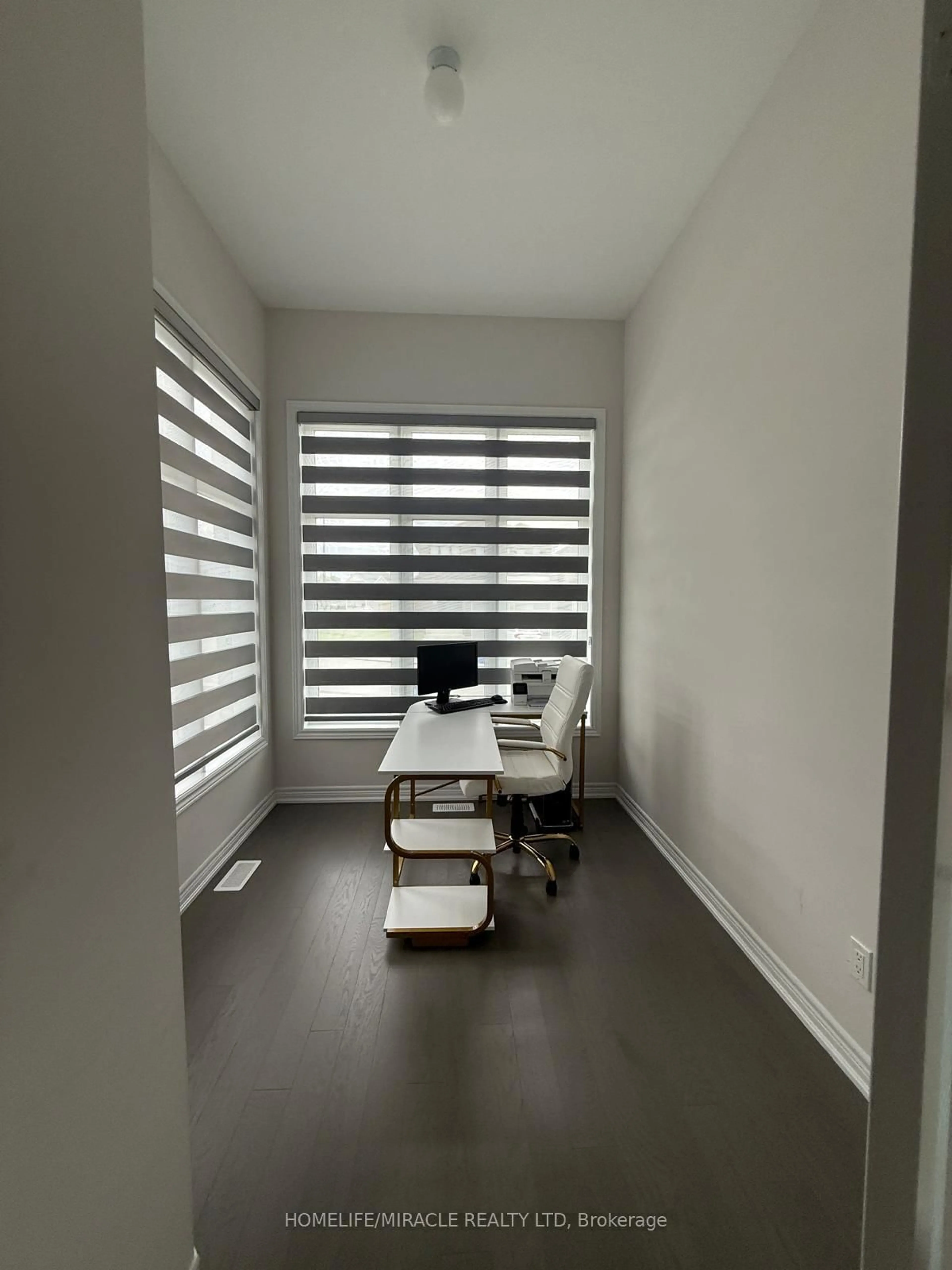A pic of a room for 20 Ainslie Hill Cres, Georgina Ontario L0E 1R0