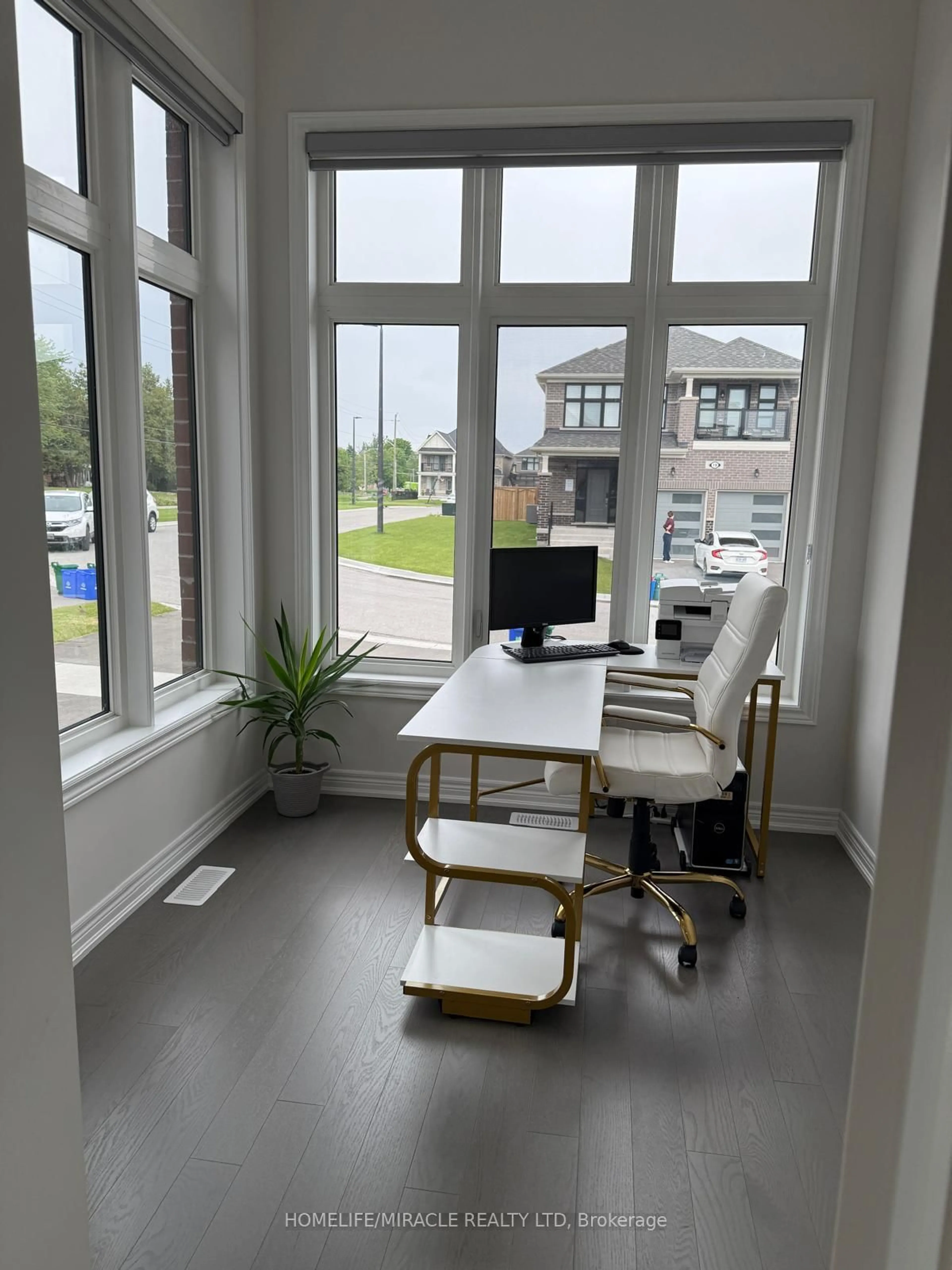 A pic of a room for 20 Ainslie Hill Cres, Georgina Ontario L0E 1R0