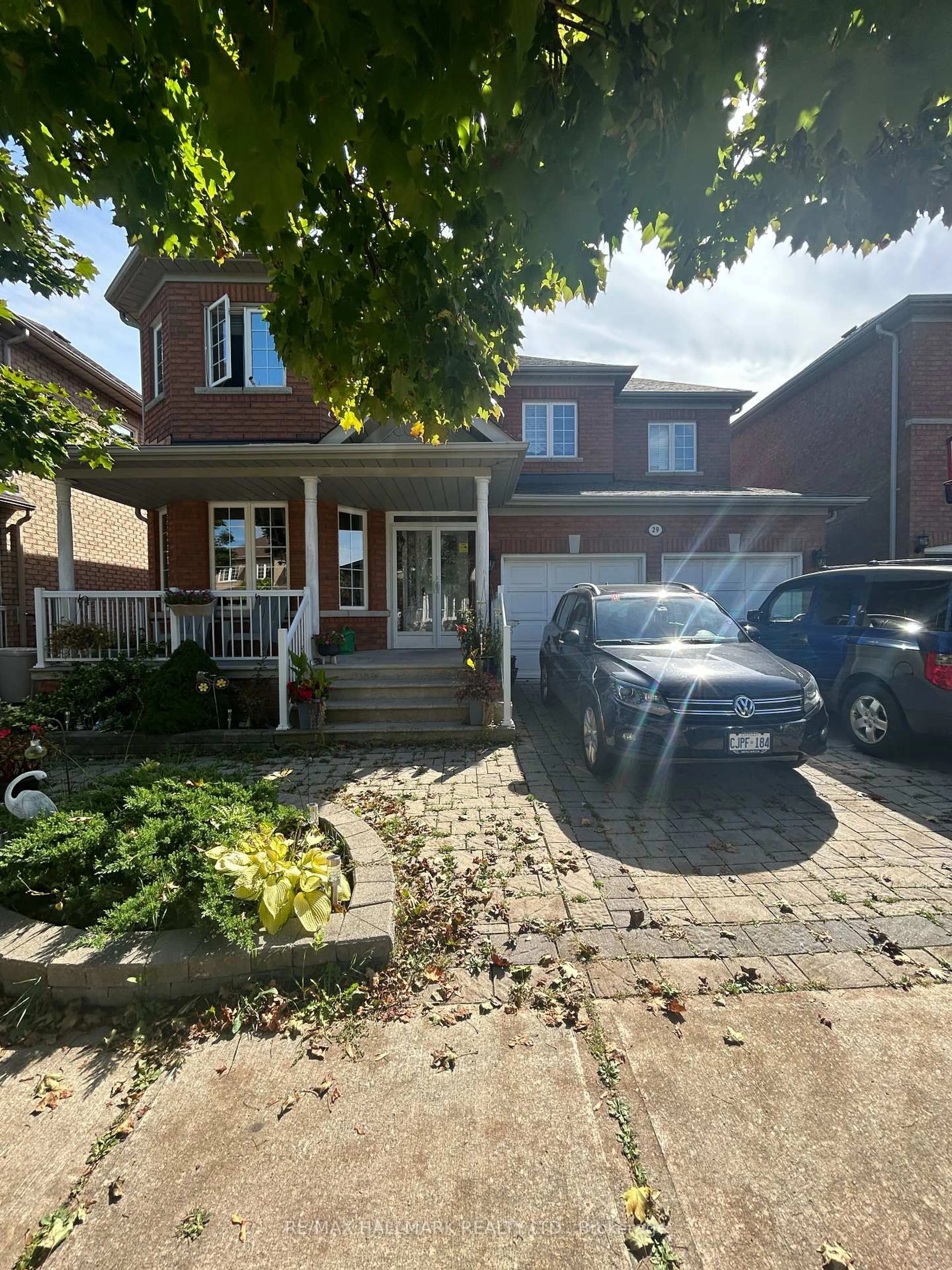 A pic from outside/outdoor area/front of a property/back of a property/a pic from drone, street for 29 Libra Ave, Richmond Hill Ontario L4S 2J4