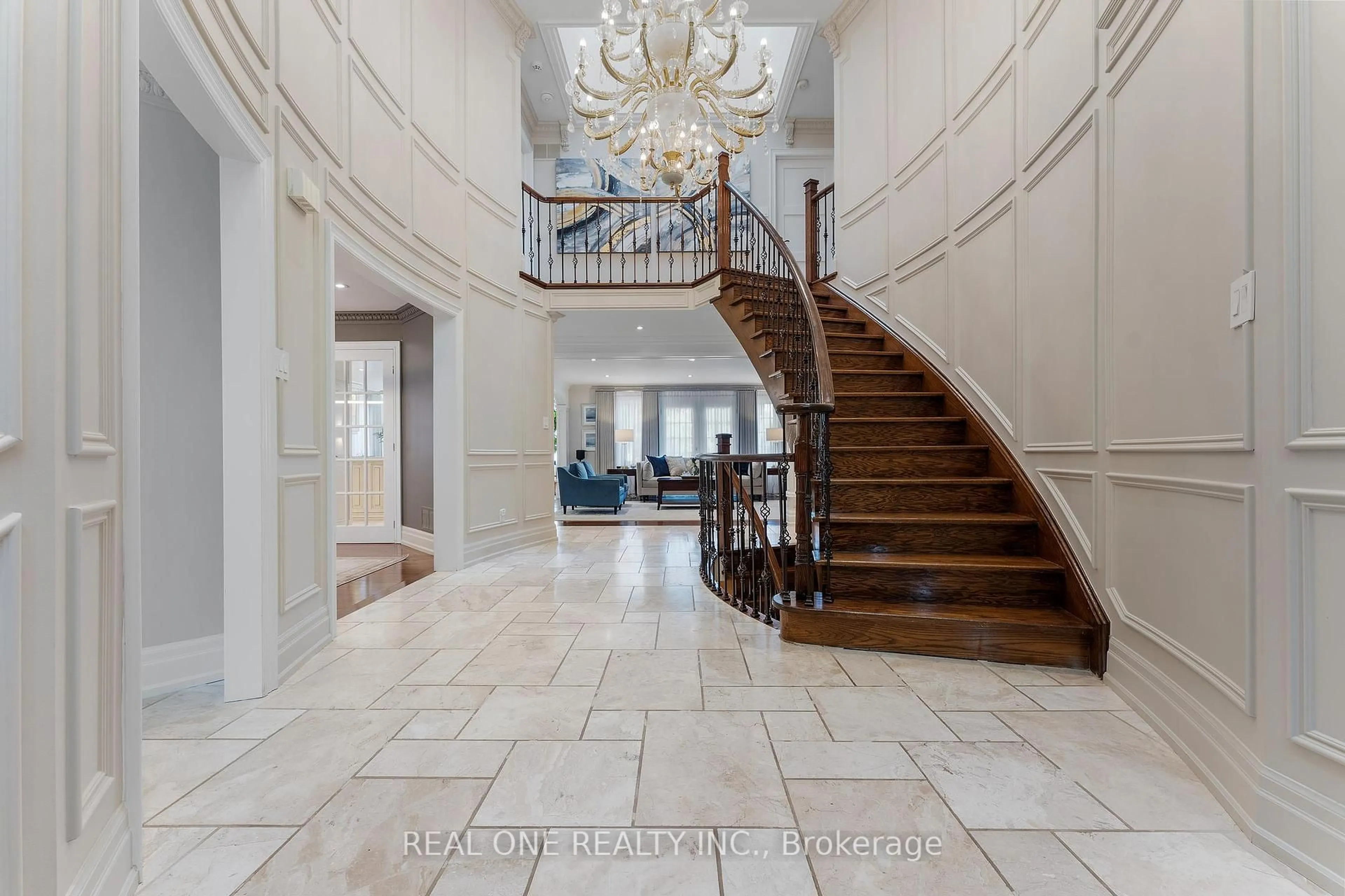 Indoor foyer for 111 Cartwright Blvd, Vaughan Ontario L4L 8J8