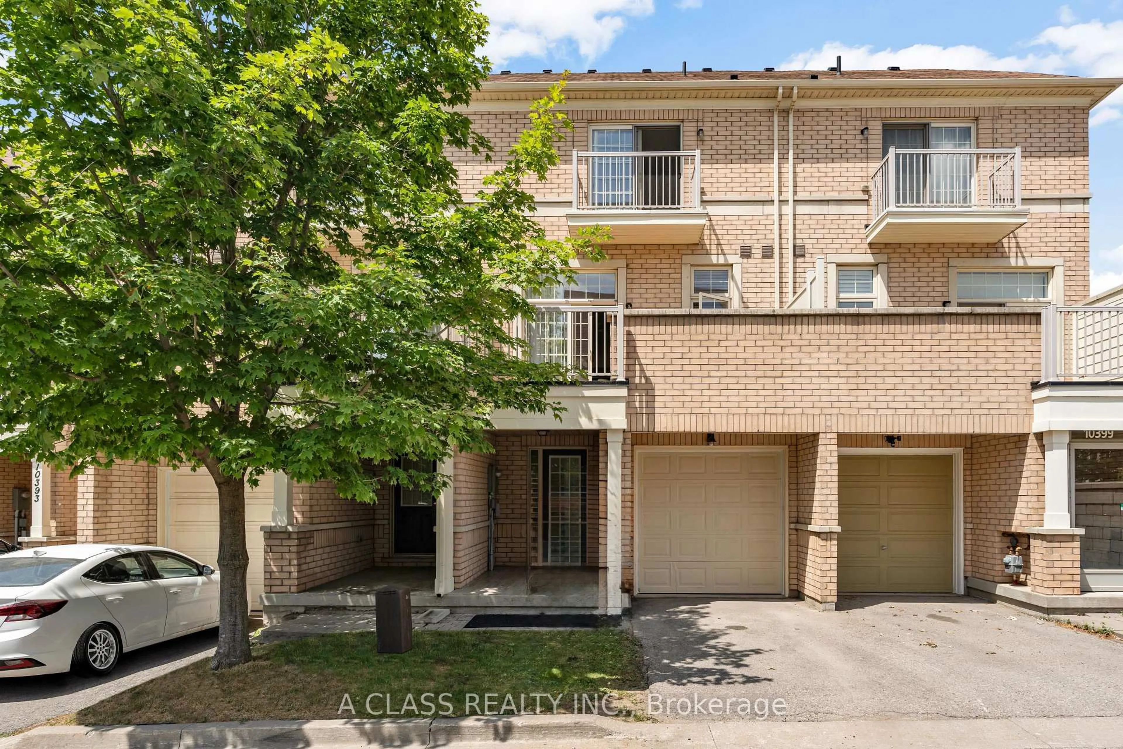 A pic from outside/outdoor area/front of a property/back of a property/a pic from drone, street for 10397 Woodbine Ave, Markham Ontario L6C 0N9