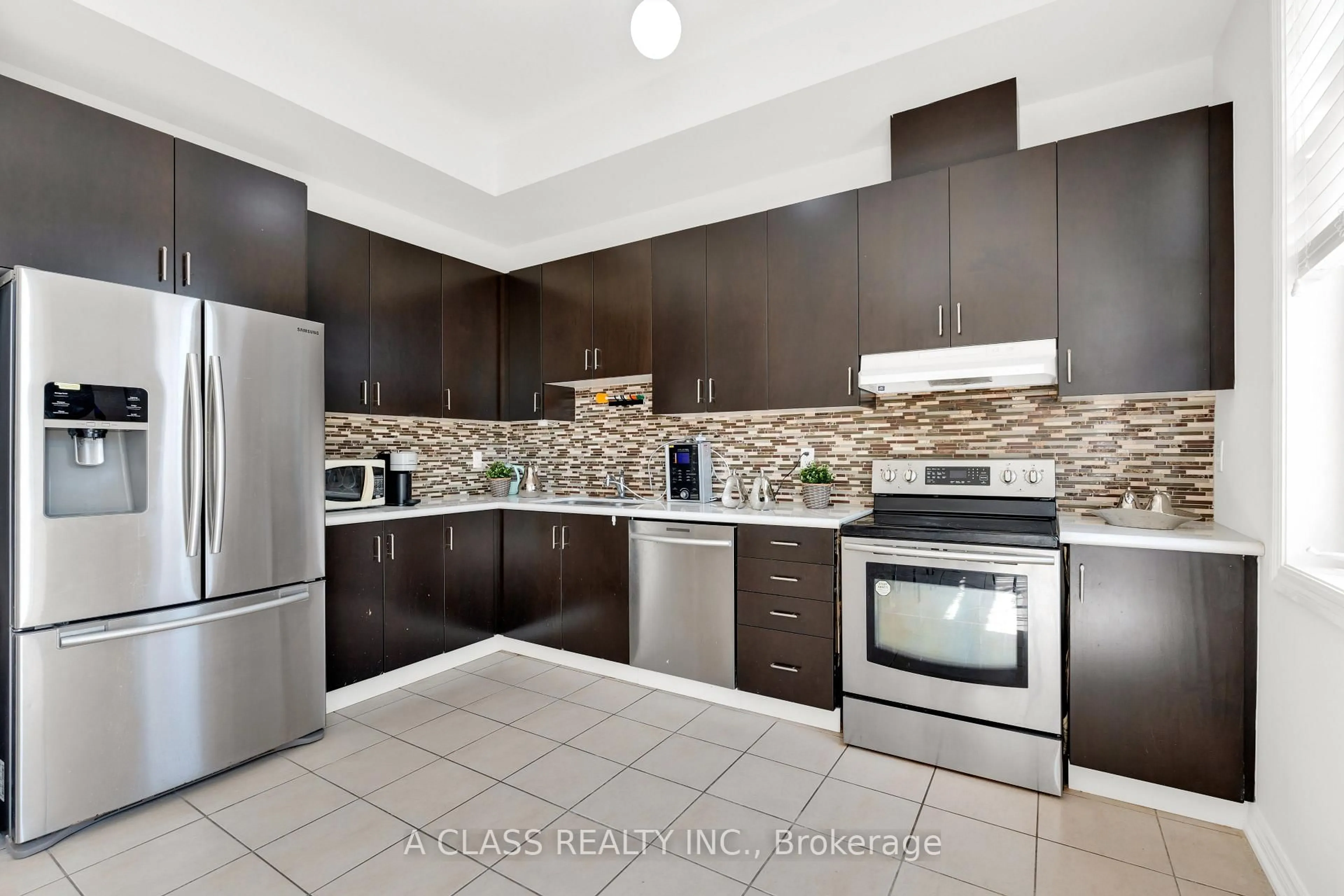 Contemporary kitchen, ceramic/tile floor for 10397 Woodbine Ave, Markham Ontario L6C 0N9