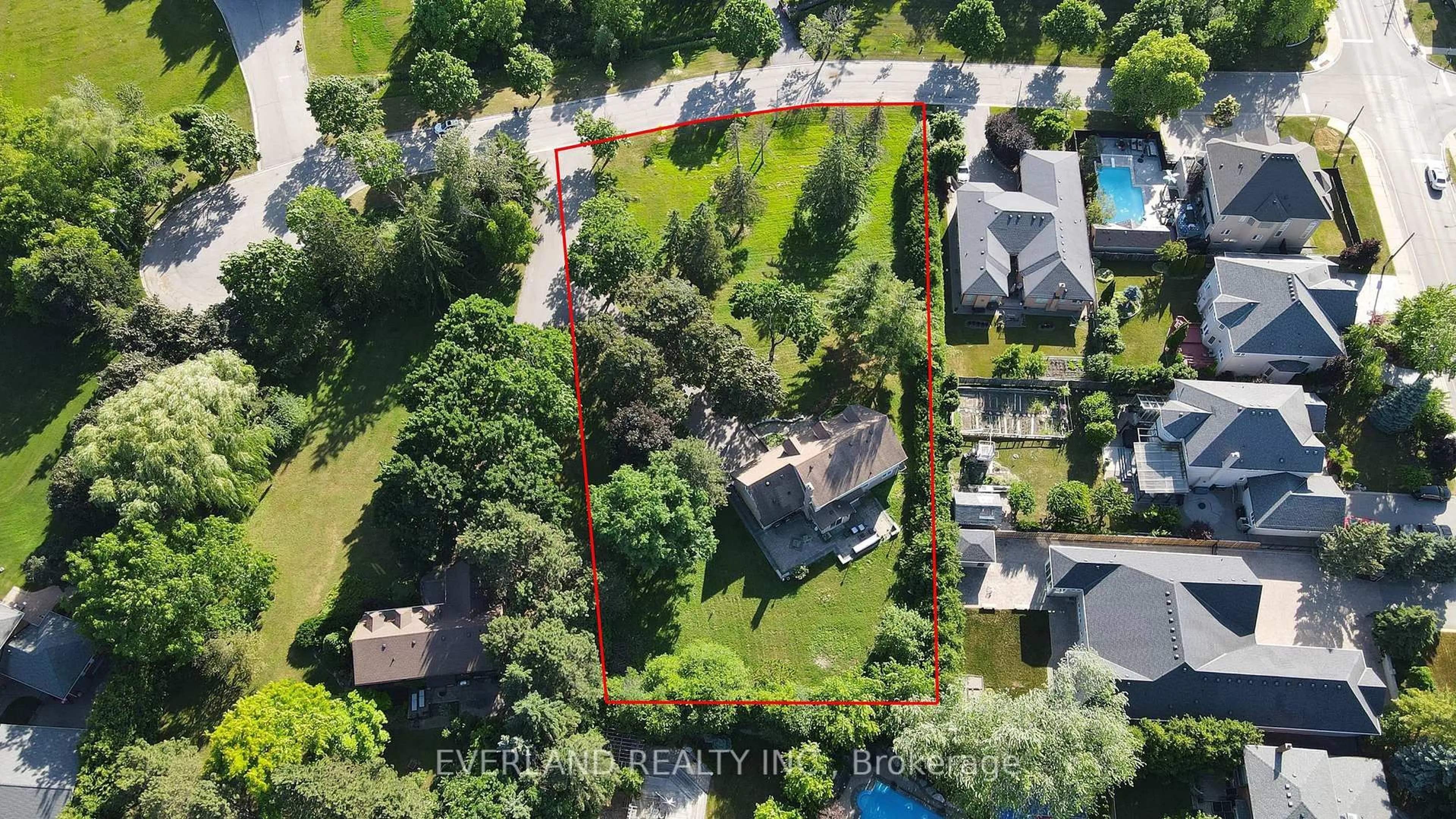 A pic from outside/outdoor area/front of a property/back of a property/a pic from drone, unknown for 99 Burndean Crt, Richmond Hill Ontario L4C 9W5