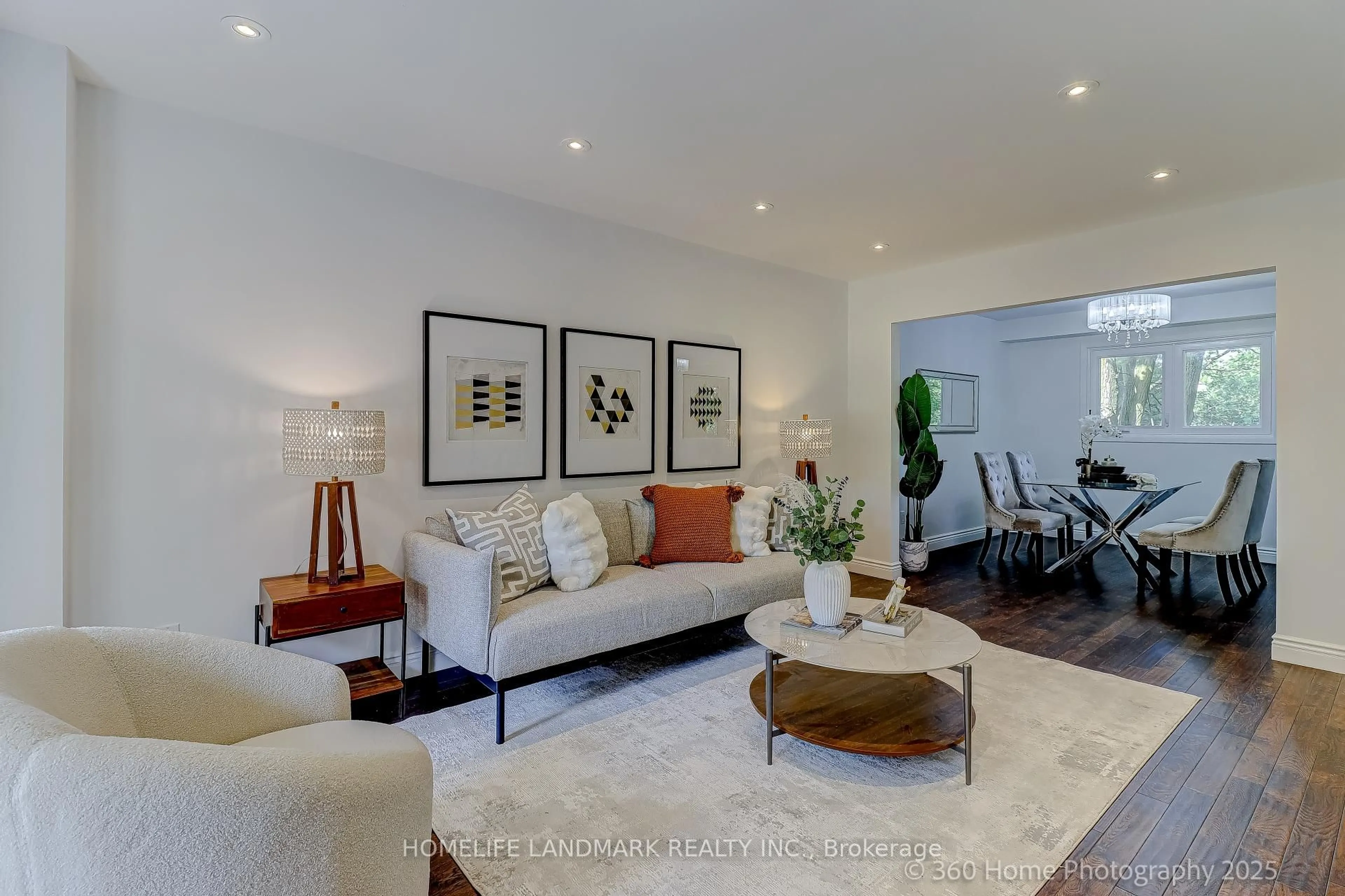 Living room with furniture, unknown for 30 Misty Moor Dr, Richmond Hill Ontario L4C 6R1