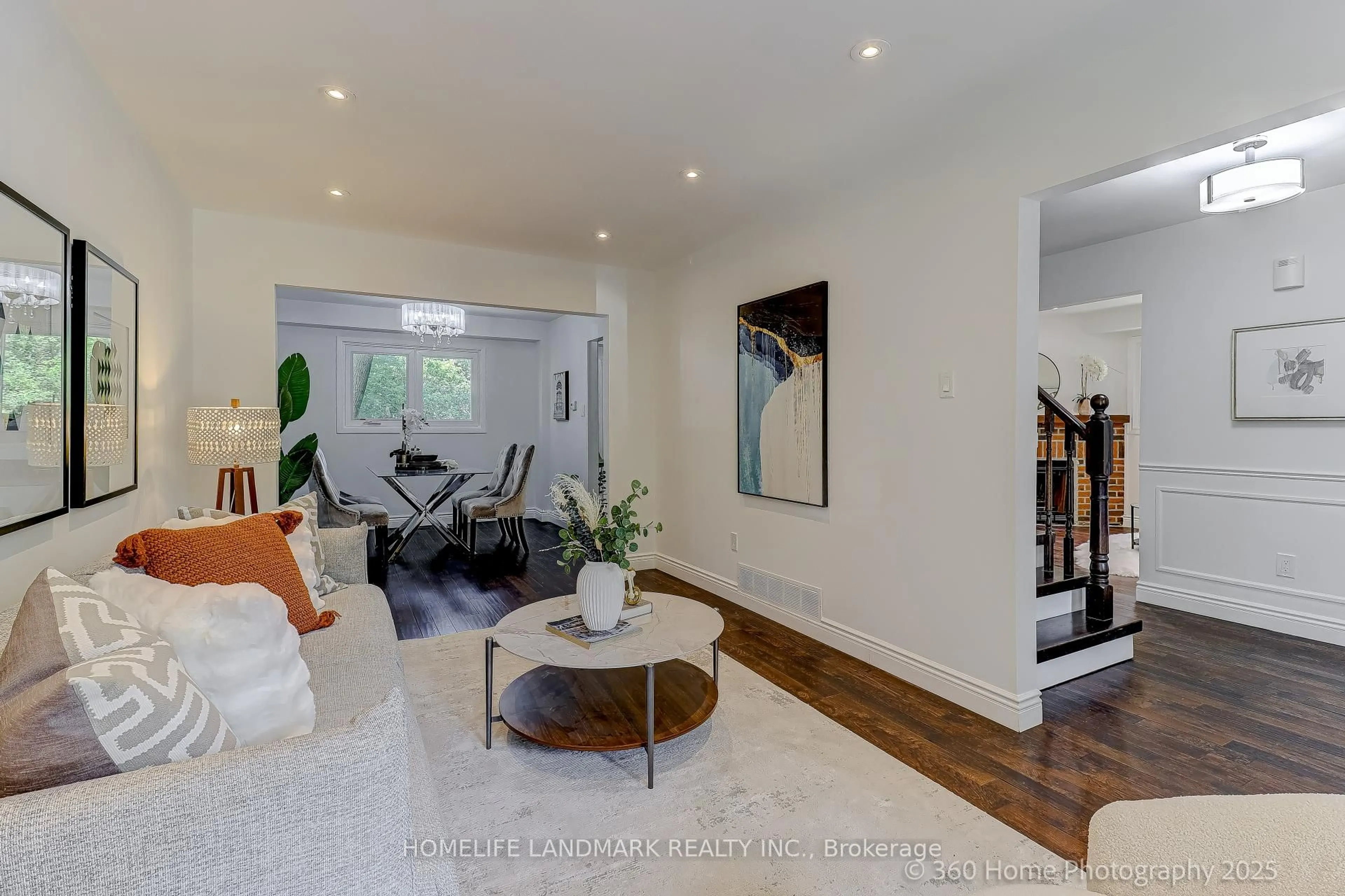 Living room with furniture, unknown for 30 Misty Moor Dr, Richmond Hill Ontario L4C 6R1