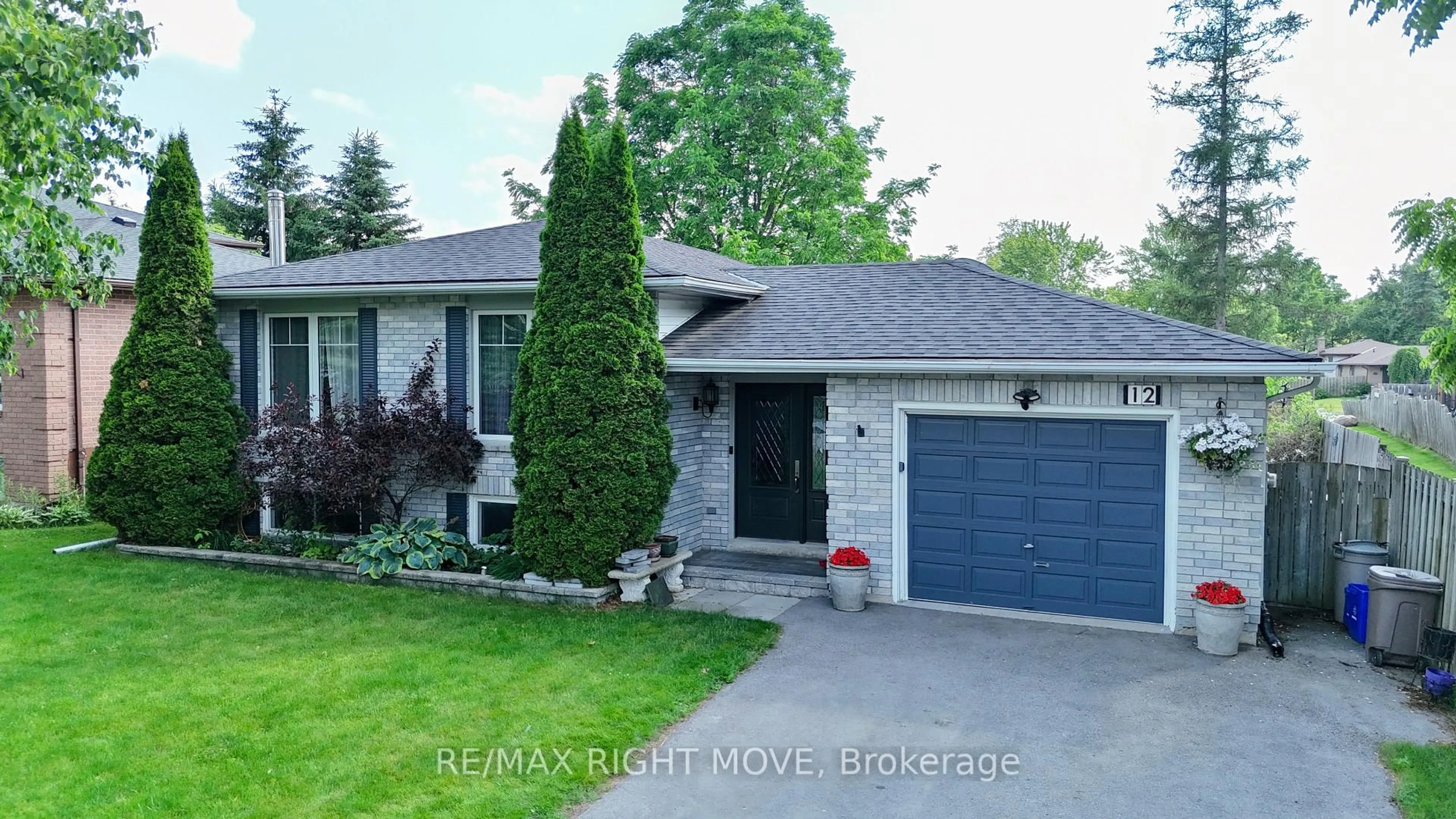 Unknown for 12 Hawkins St, Georgina Ontario L0E 1R0