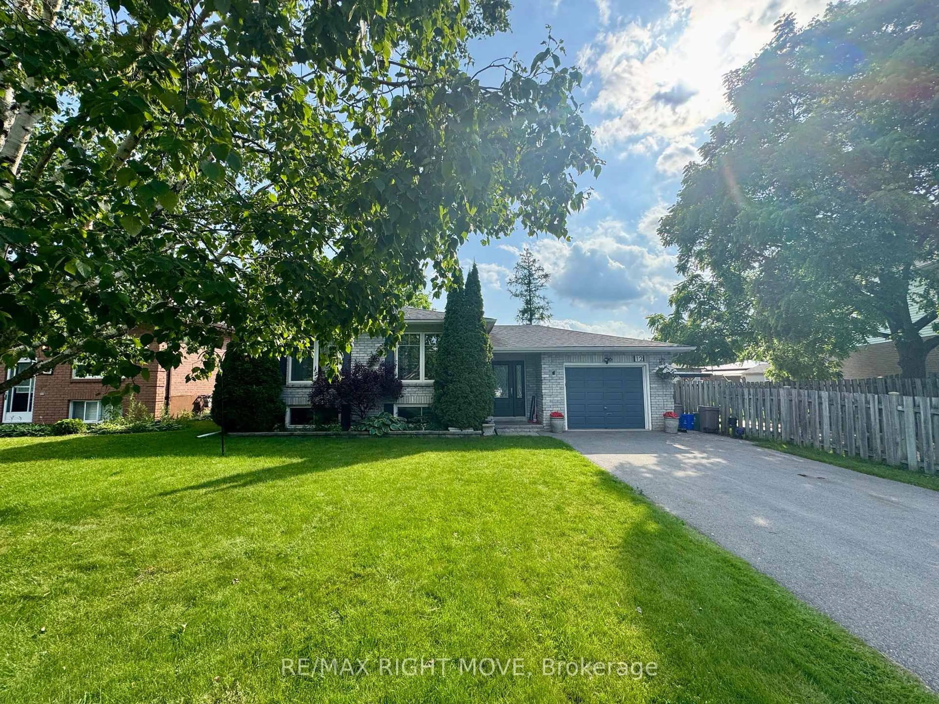 A pic from outside/outdoor area/front of a property/back of a property/a pic from drone, street for 12 Hawkins St, Georgina Ontario L0E 1R0