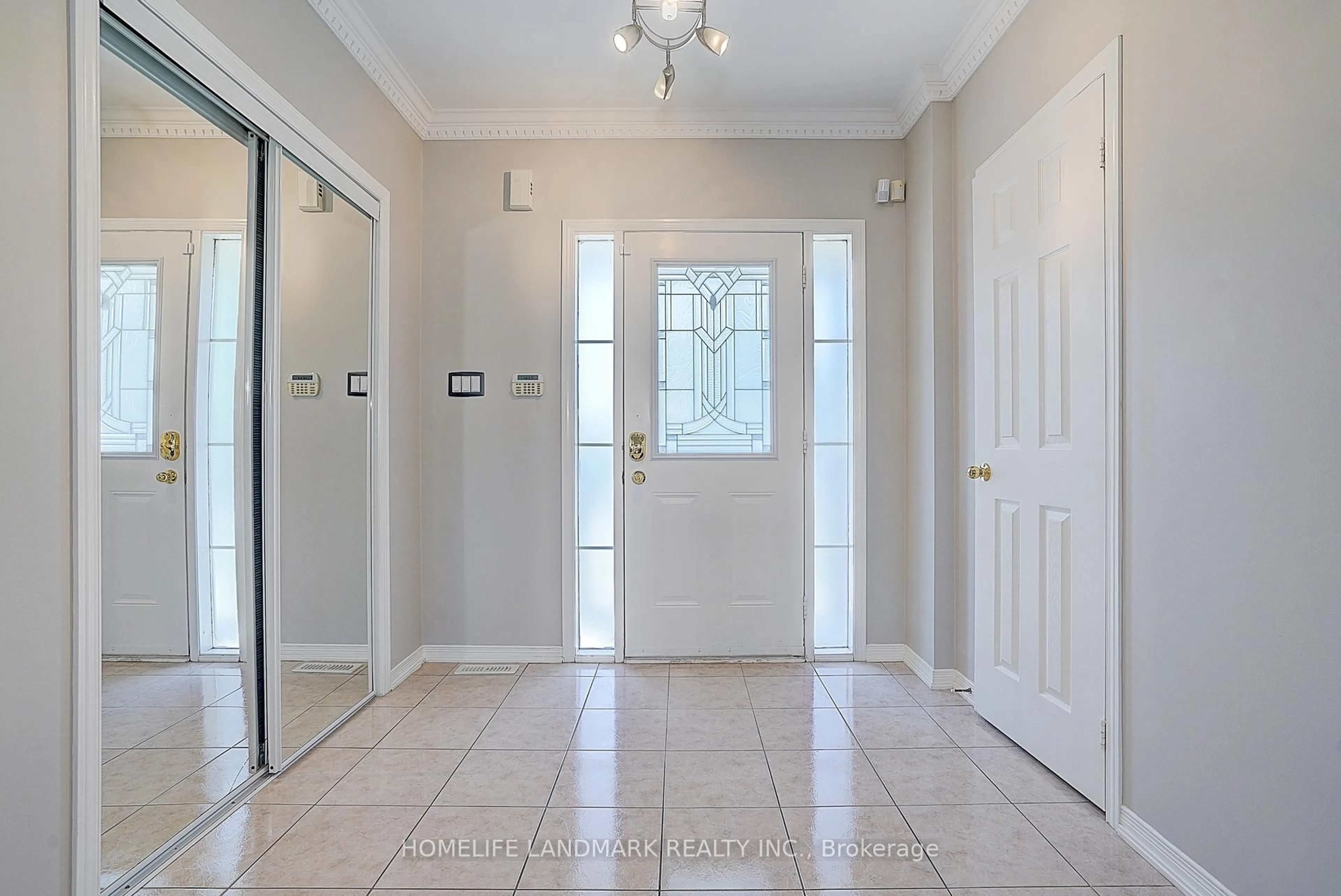 Indoor entryway for 47 Wallwark St, Aurora Ontario L4G 0J2