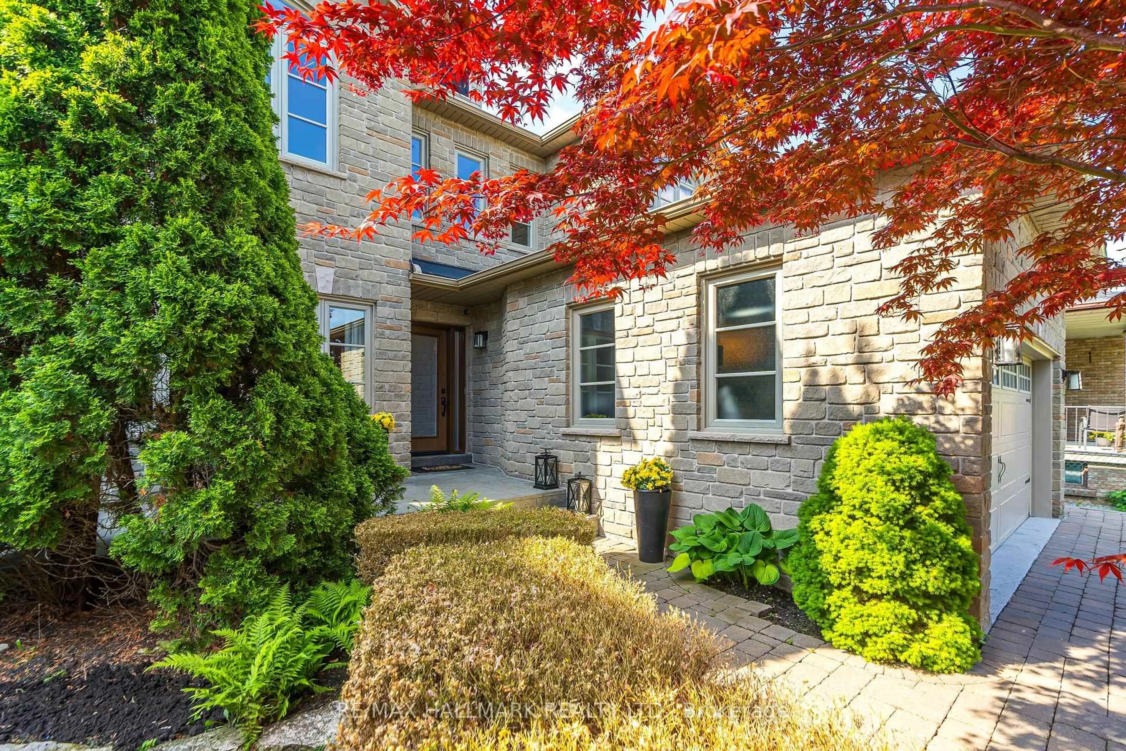 Home with brick exterior material, street for 111 Oak Ave, Richmond Hill Ontario L4C 6R6