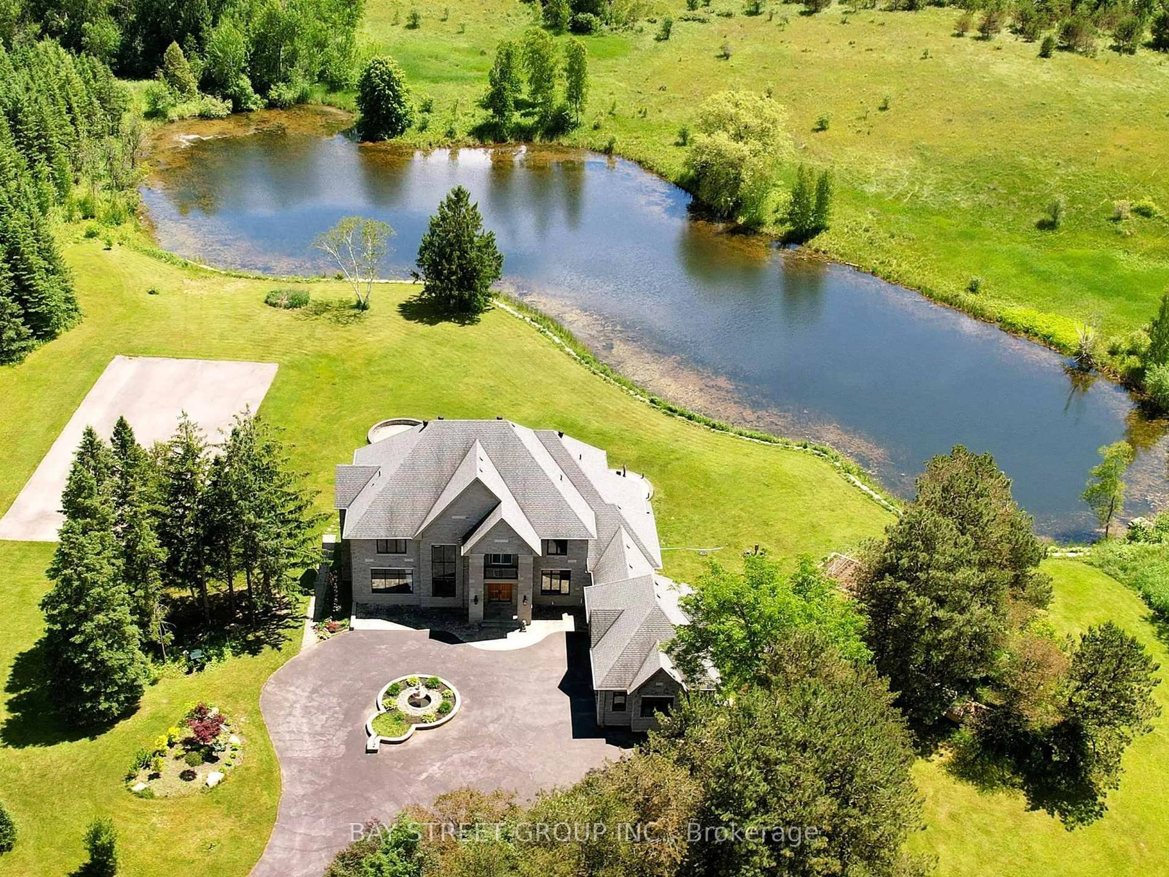 A pic from outside/outdoor area/front of a property/back of a property/a pic from drone, water/lake/river/ocean view for 3141 Vivian Rd, Whitchurch-Stouffville Ontario L3Y 4W1