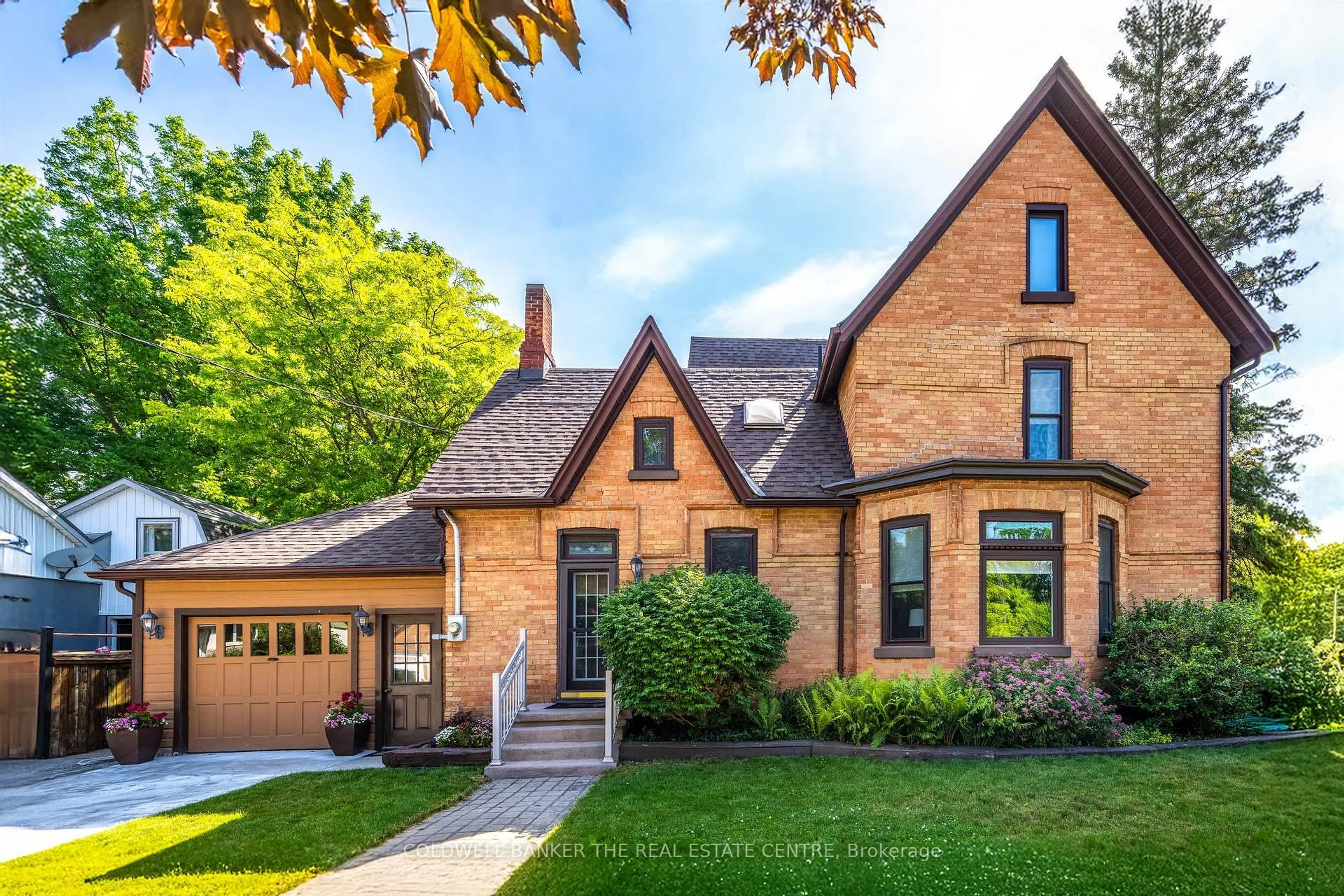 Home with brick exterior material, street for 102 Wellington St, New Tecumseth Ontario L9R 1G7