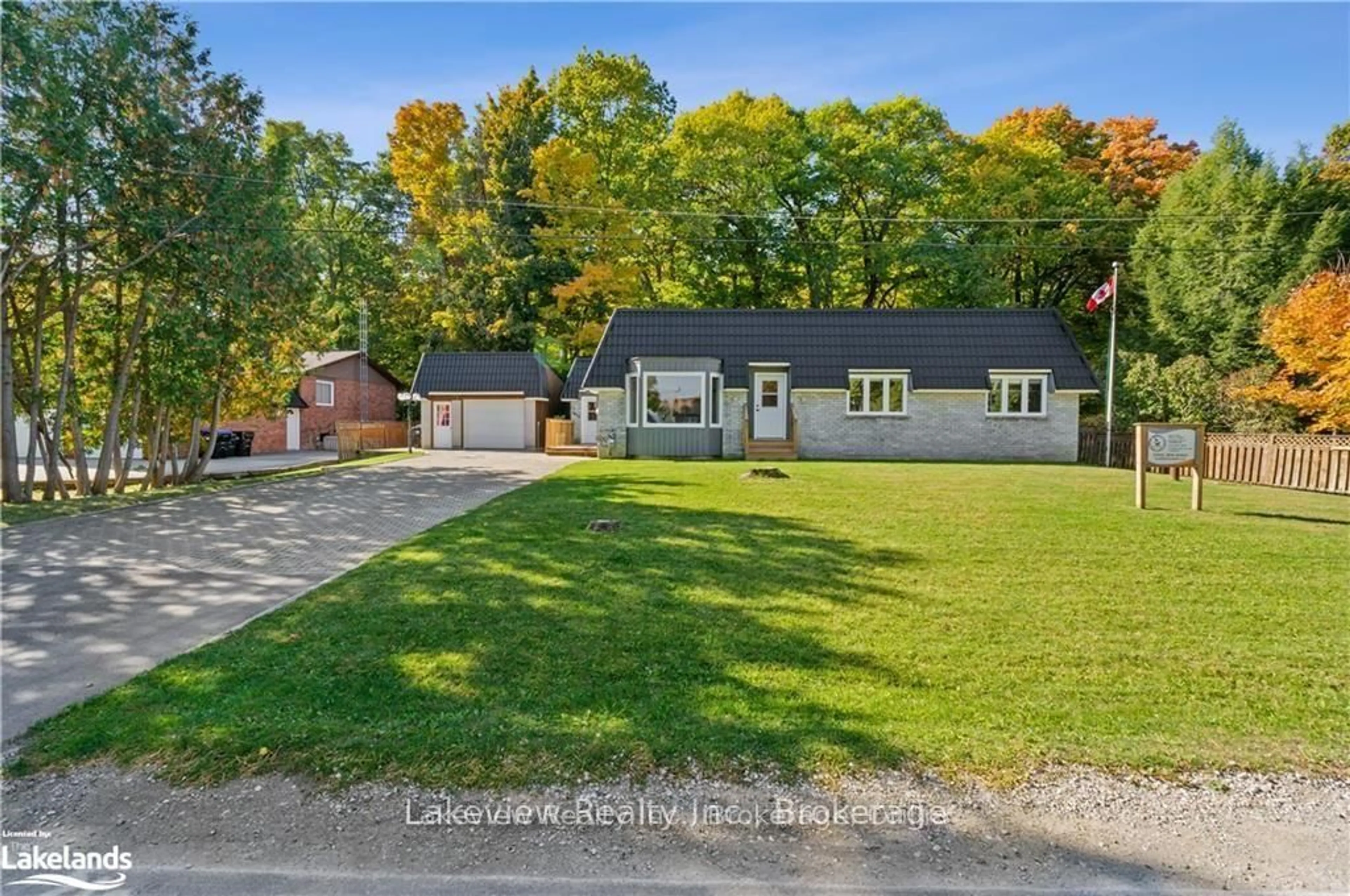 A pic from outside/outdoor area/front of a property/back of a property/a pic from drone, street for 3914 Rosemary Lane, Innisfil Ontario L9S 2L6
