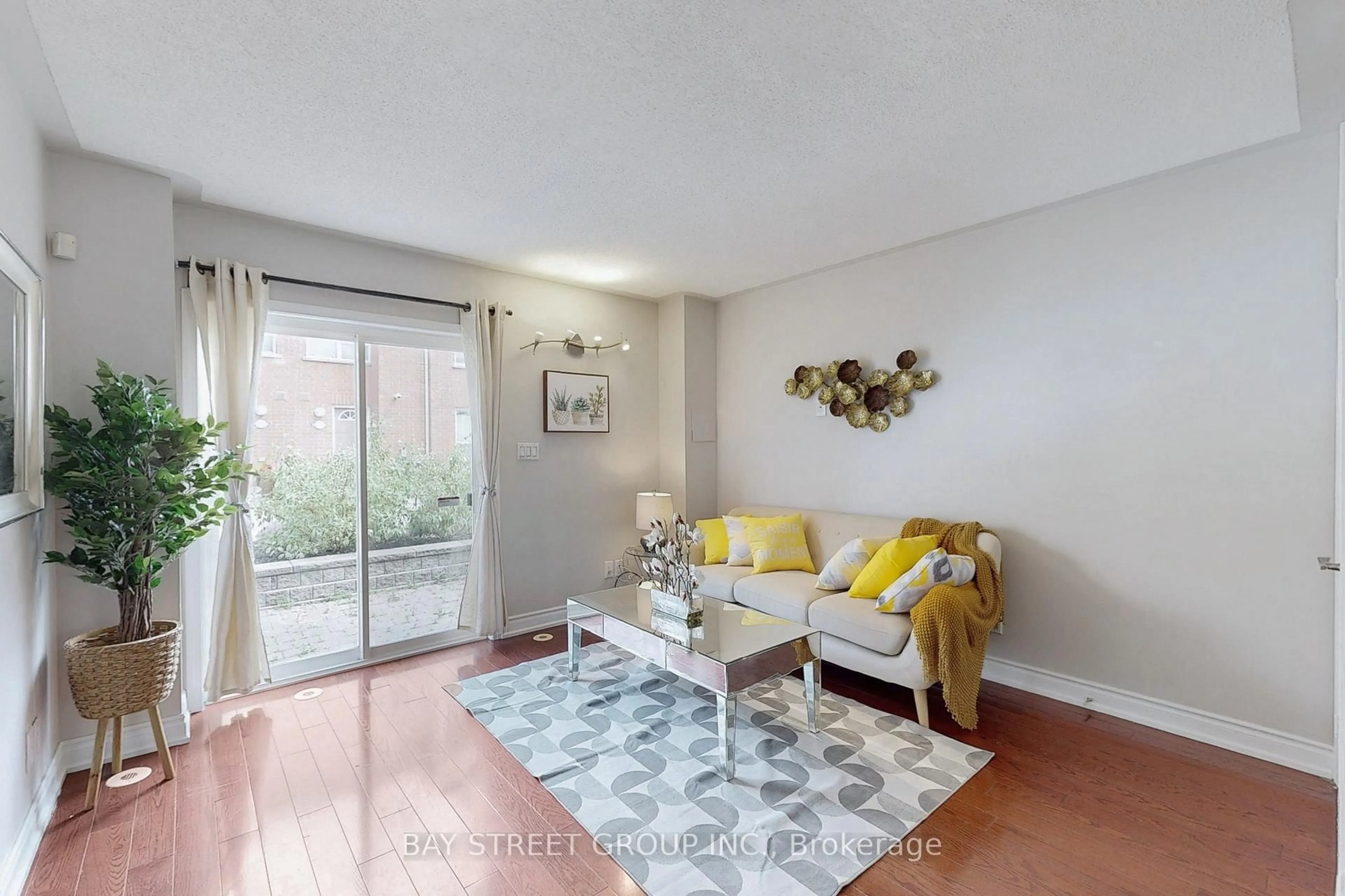 Living room with furniture, unknown for 20 Faithful Way, Markham Ontario L3R 1A1