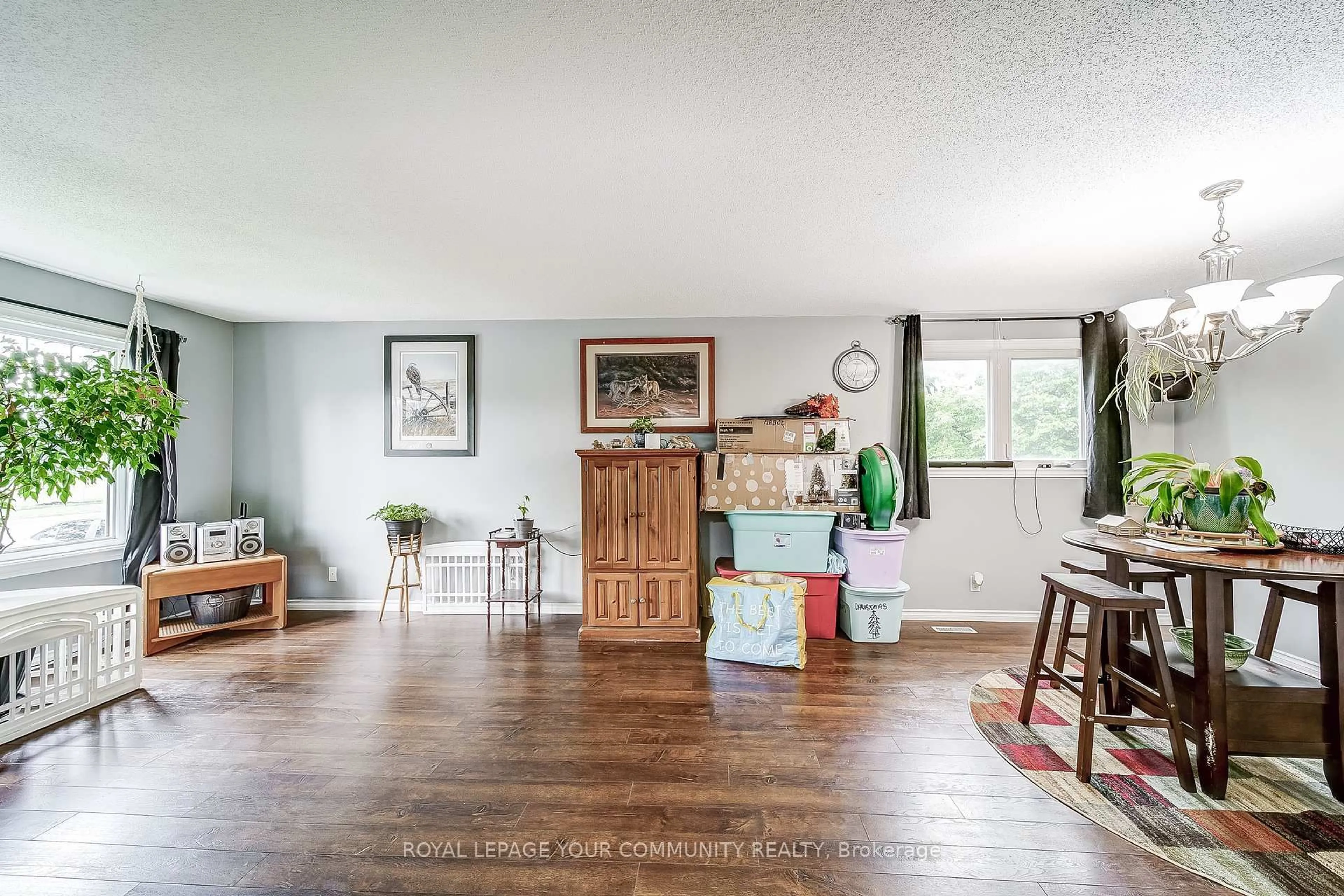Living room with furniture, unknown for 125 Biscayne Blvd, Georgina Ontario L4P 3S2