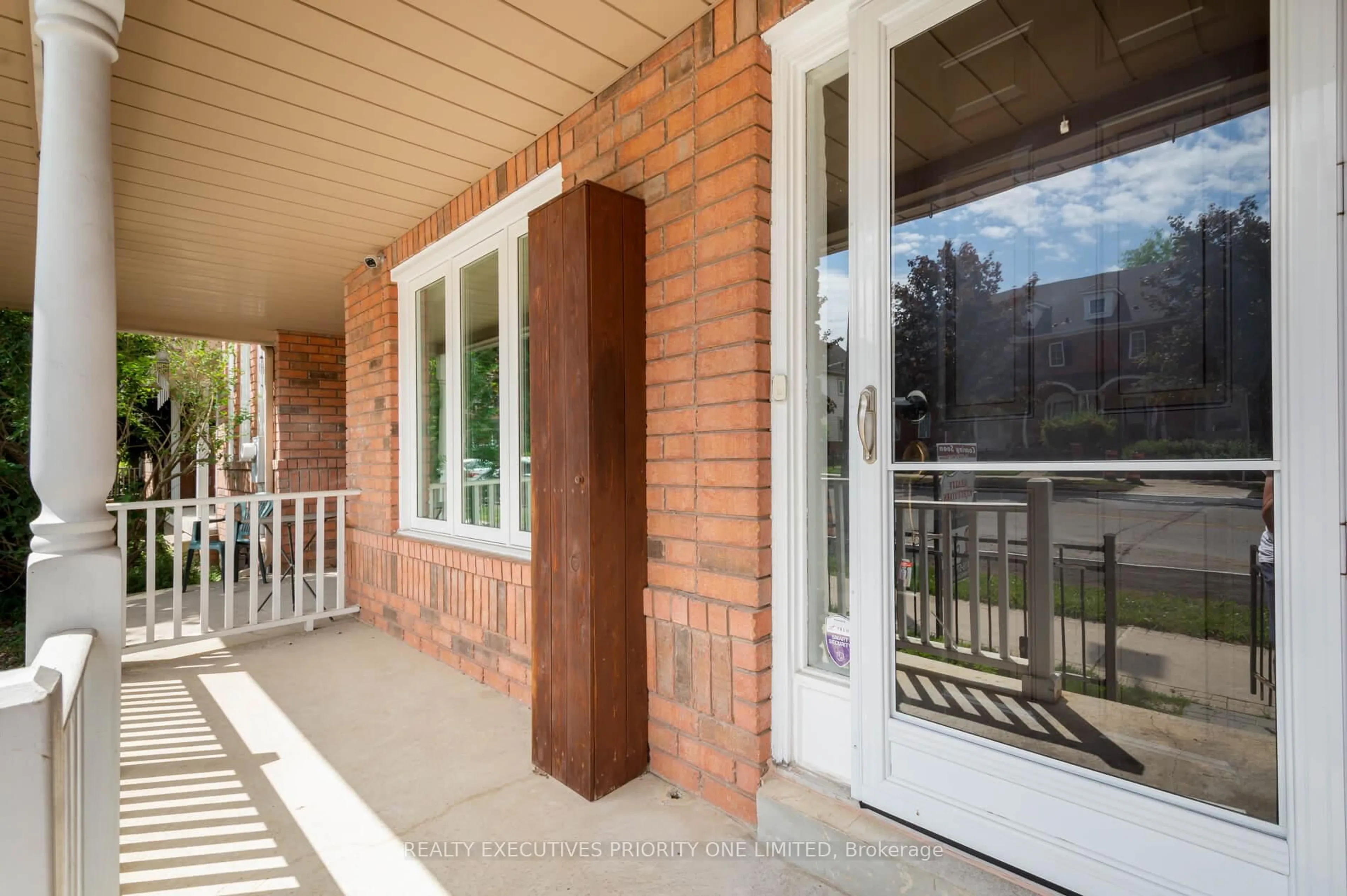 Unknown for 372 John West Way, Aurora Ontario L4G 7J4