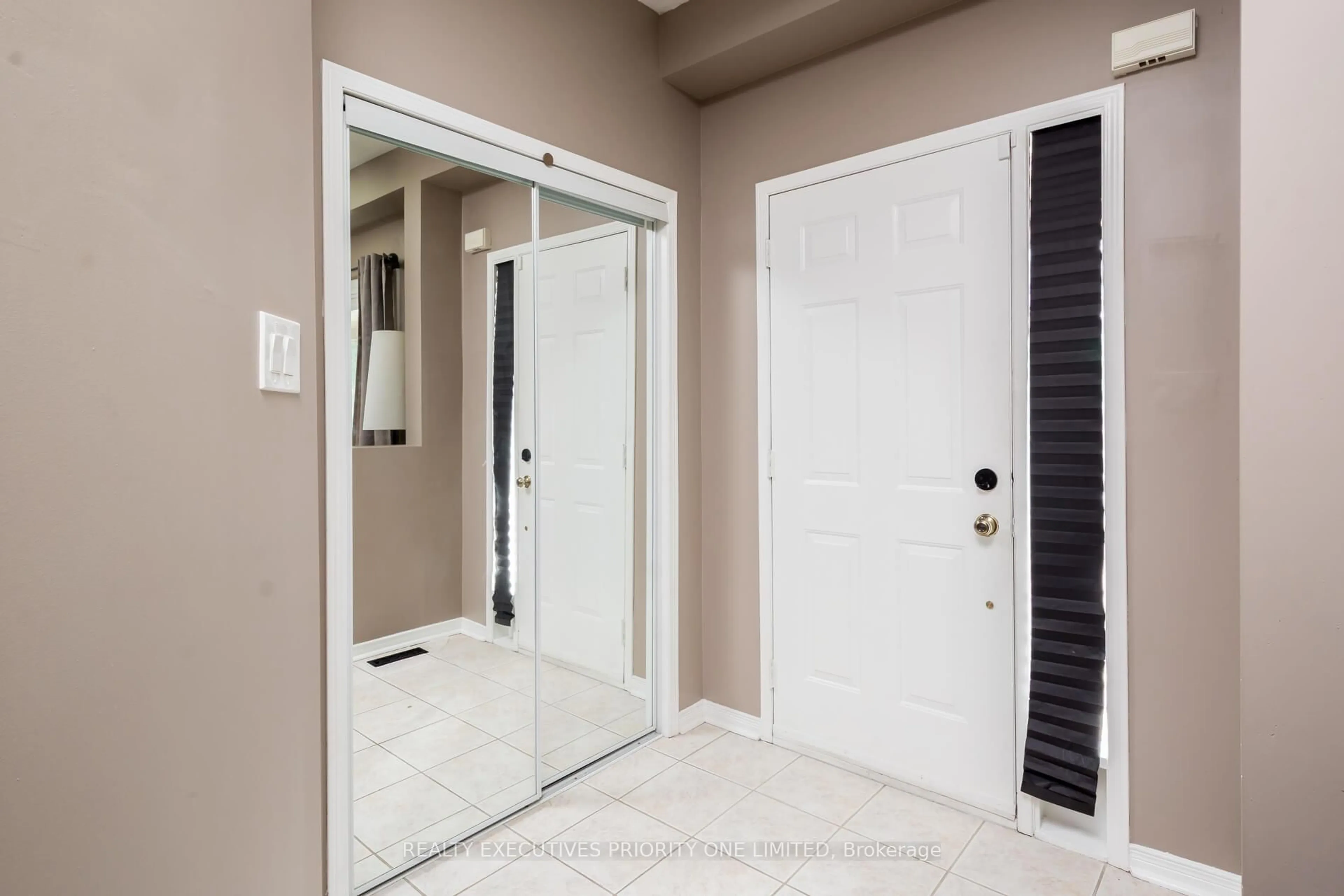 Indoor entryway for 372 John West Way, Aurora Ontario L4G 7J4