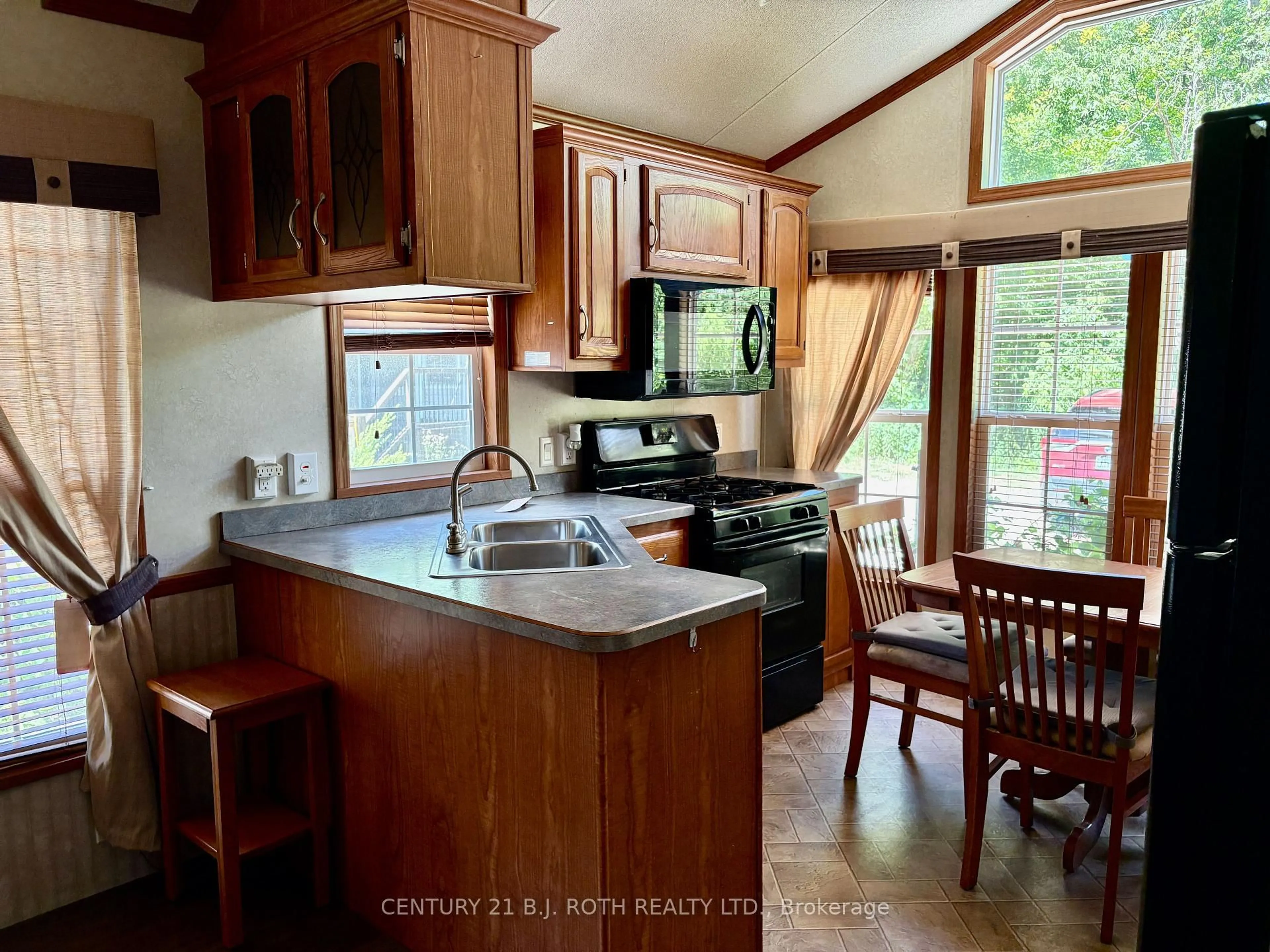 Open concept kitchen, unknown for 6047 89 Highway #48, New Tecumseth Ontario L9R 1V4