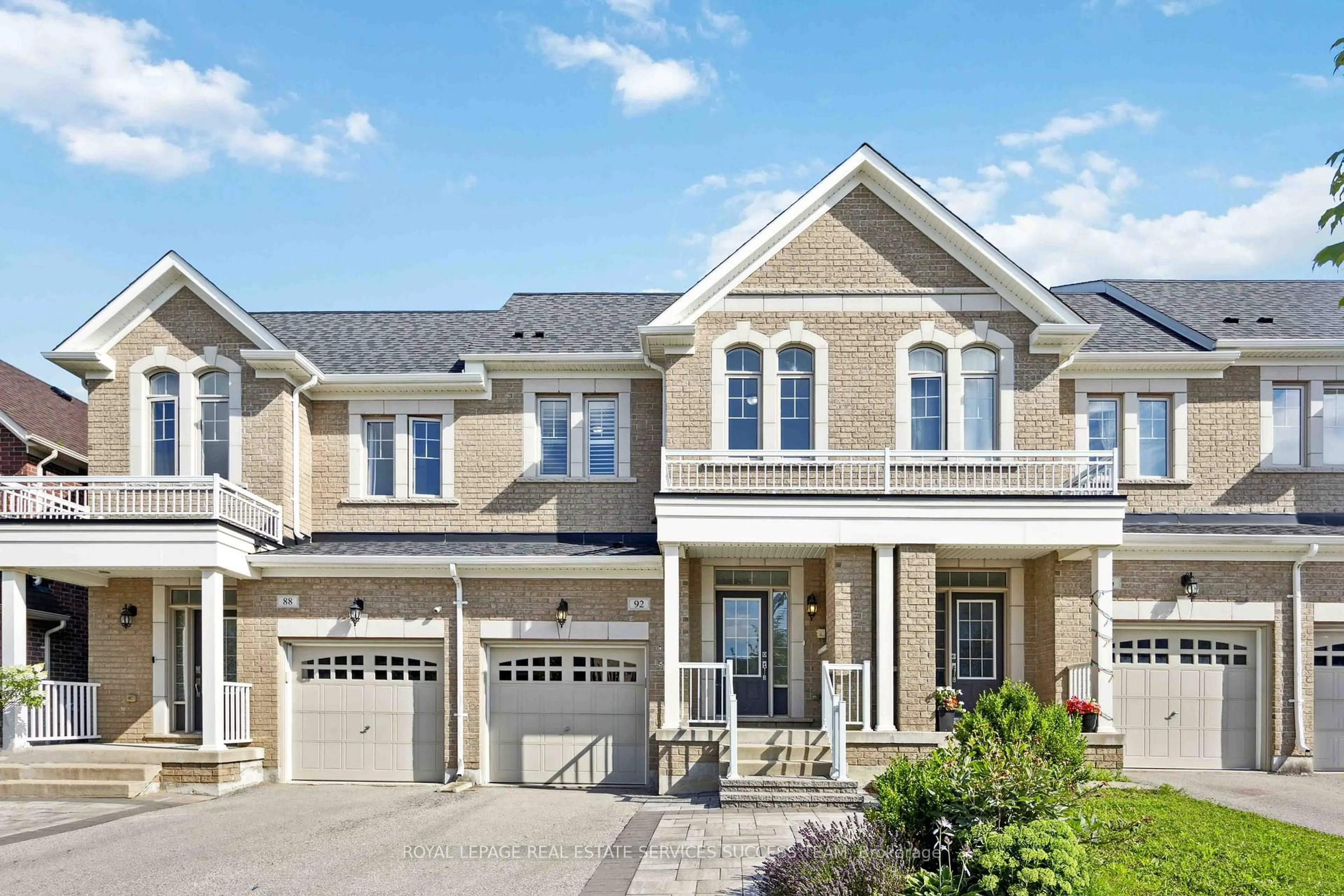 Home with brick exterior material, street for 92 Radial Dr, Aurora Ontario L4G 0Z8