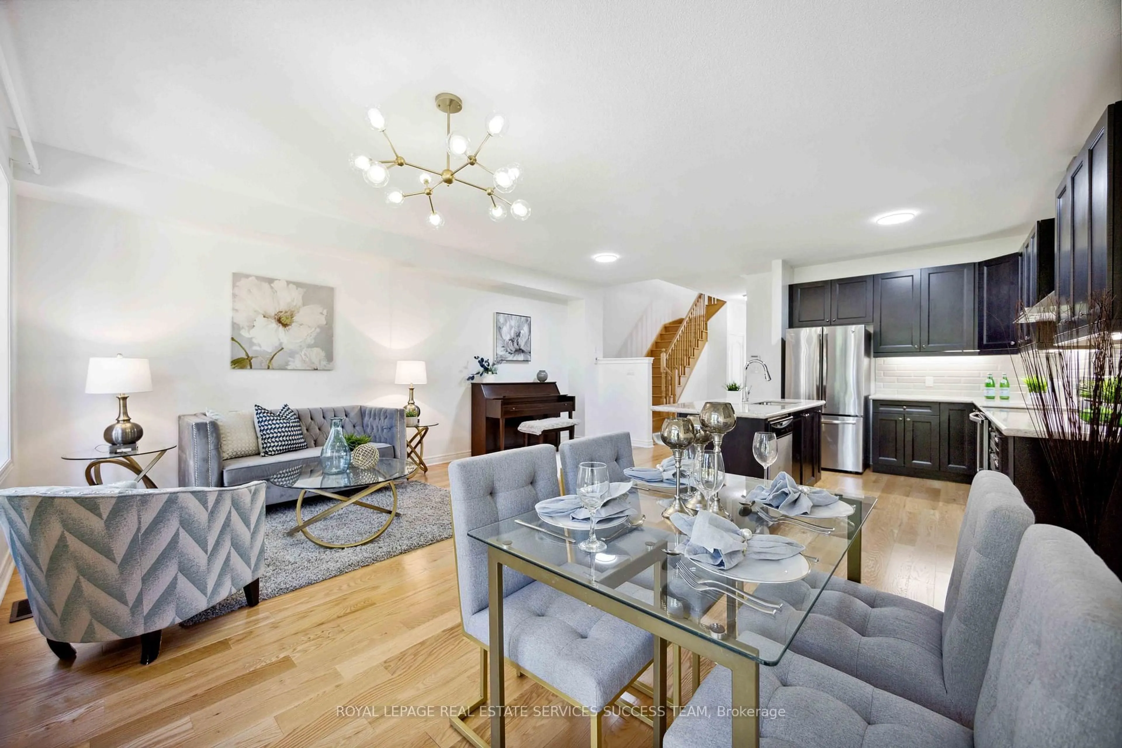 Dining room, wood/laminate floor for 92 Radial Dr, Aurora Ontario L4G 0Z8