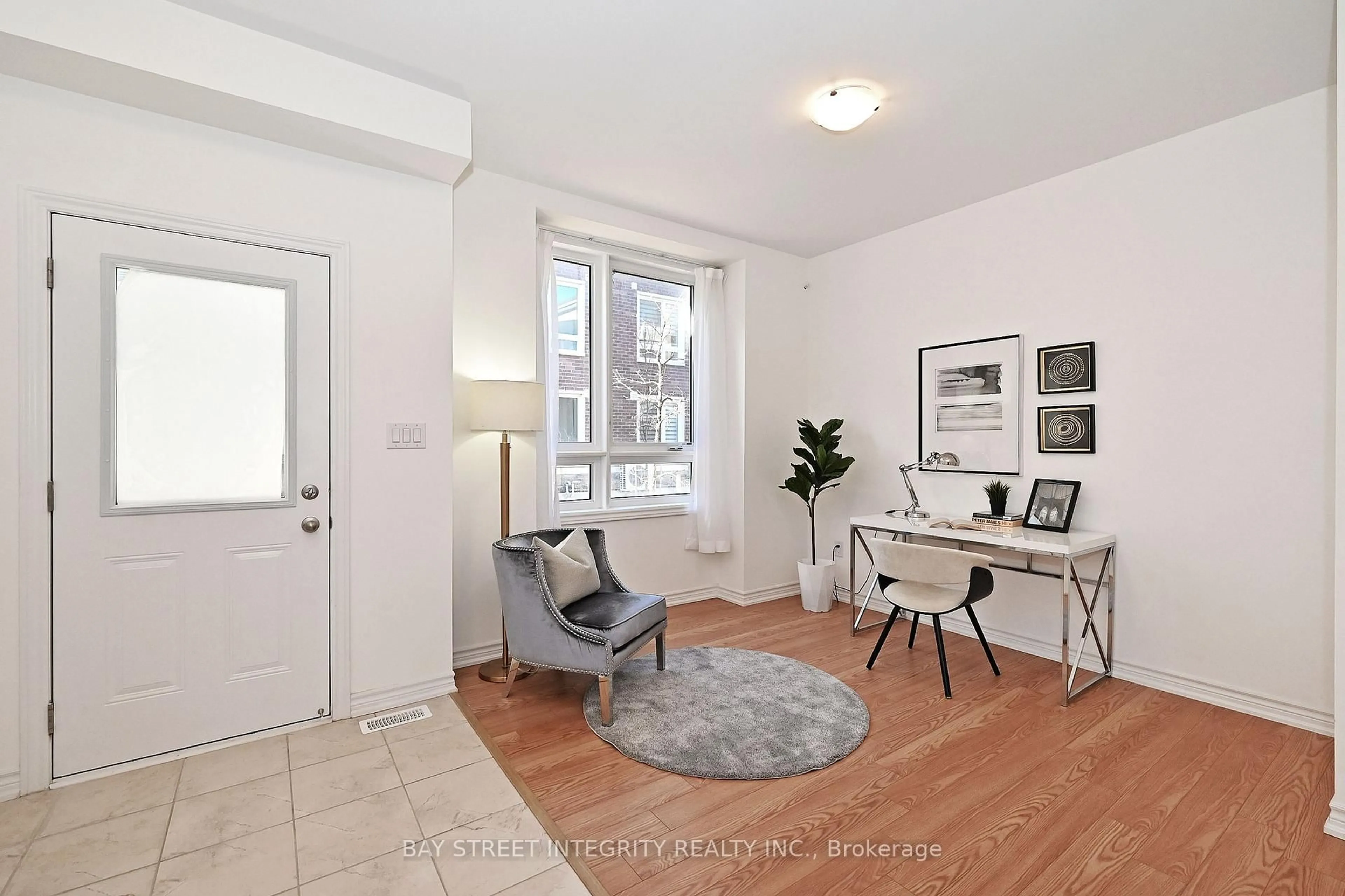Indoor entryway for 73 Imperial College Lane, Markham Ontario L6E 0V6