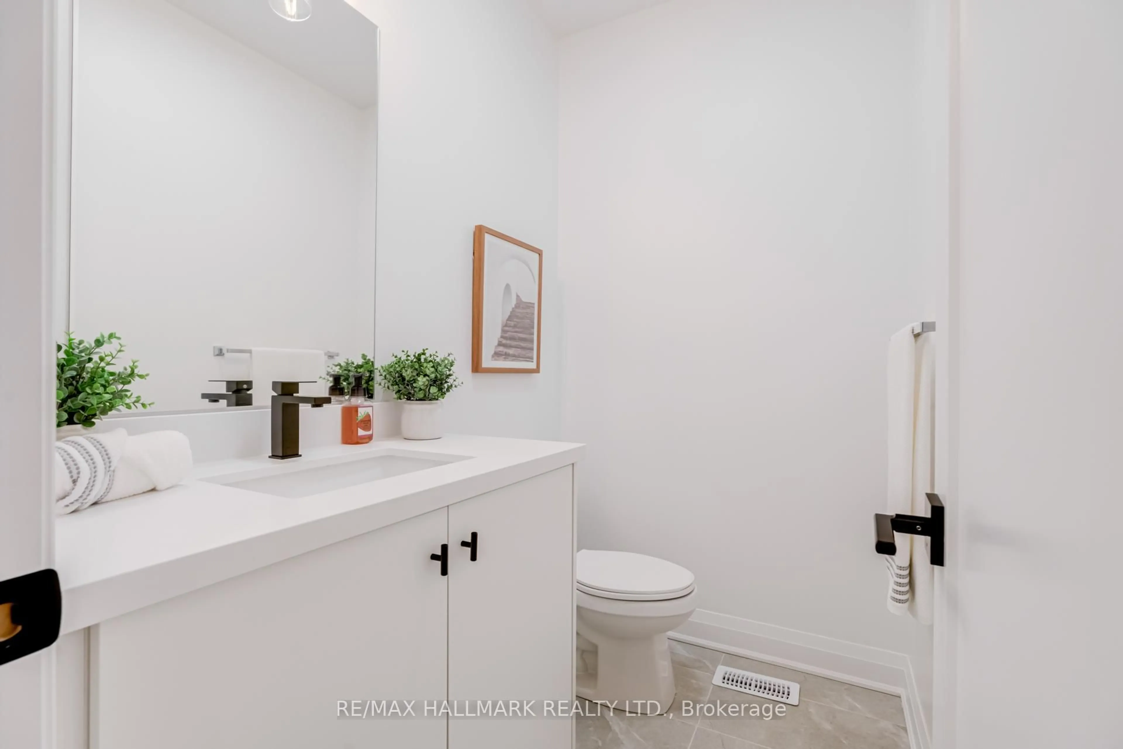 Standard bathroom, ceramic/tile floor for 23 Vern Robertson Gate, Uxbridge Ontario L9P 0A2