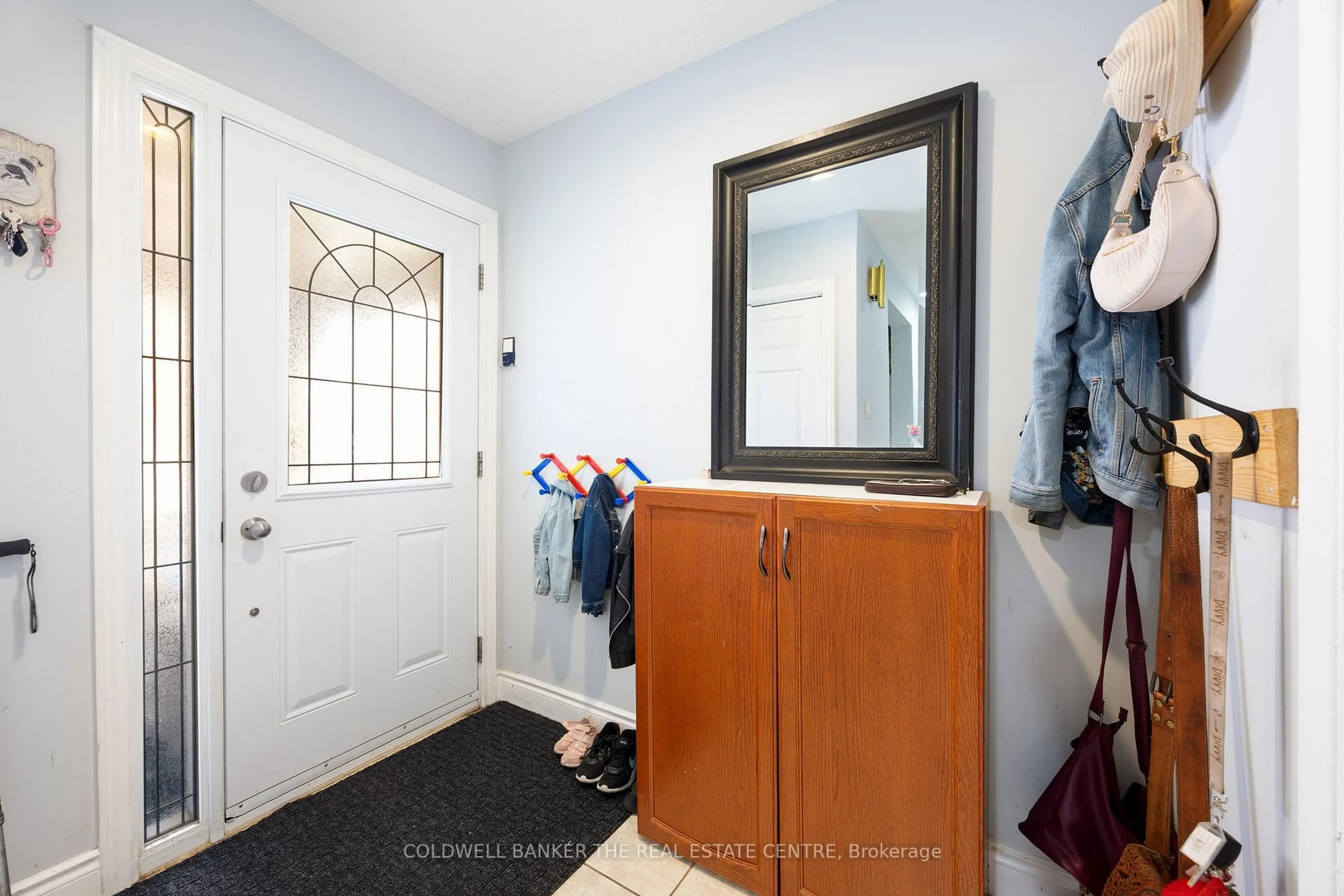 Indoor entryway for 23 Riviera Dr, Vaughan Ontario L4K 2H9