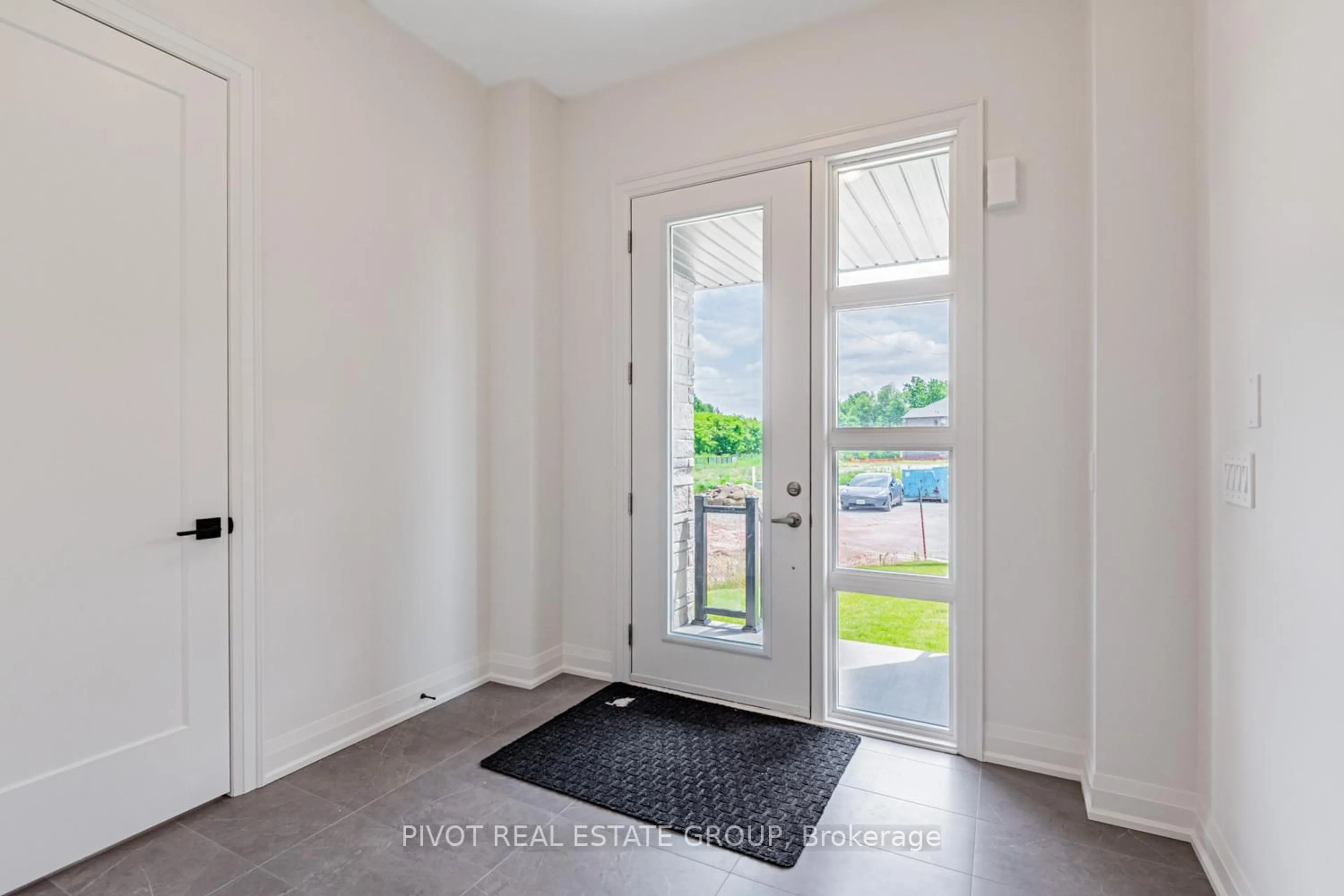 Indoor entryway for 34 Montorio Dr, Richmond Hill Ontario L4E 1N4