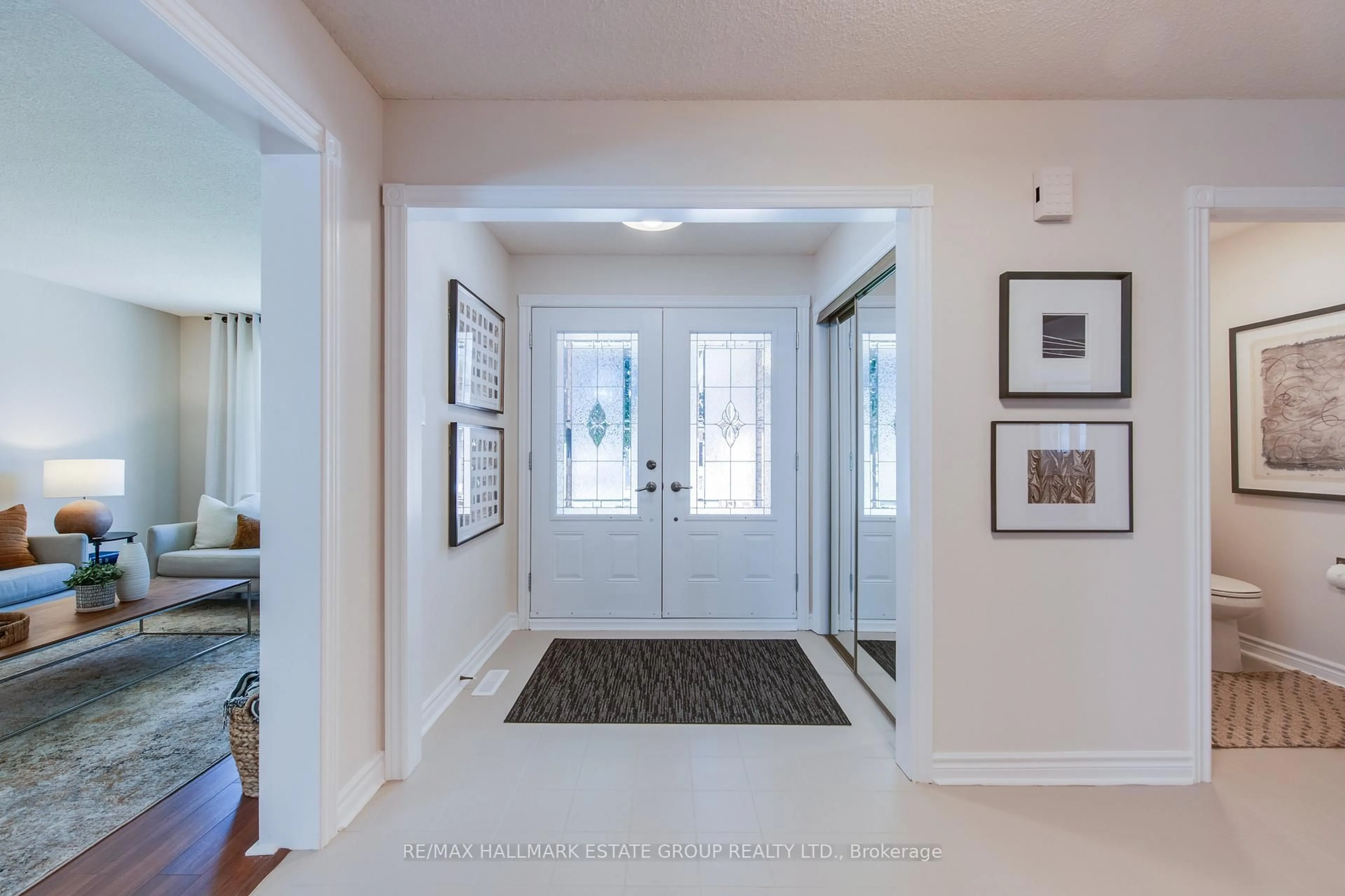 Indoor entryway for 299 Valleymede Dr, Richmond Hill Ontario L4B 2C6