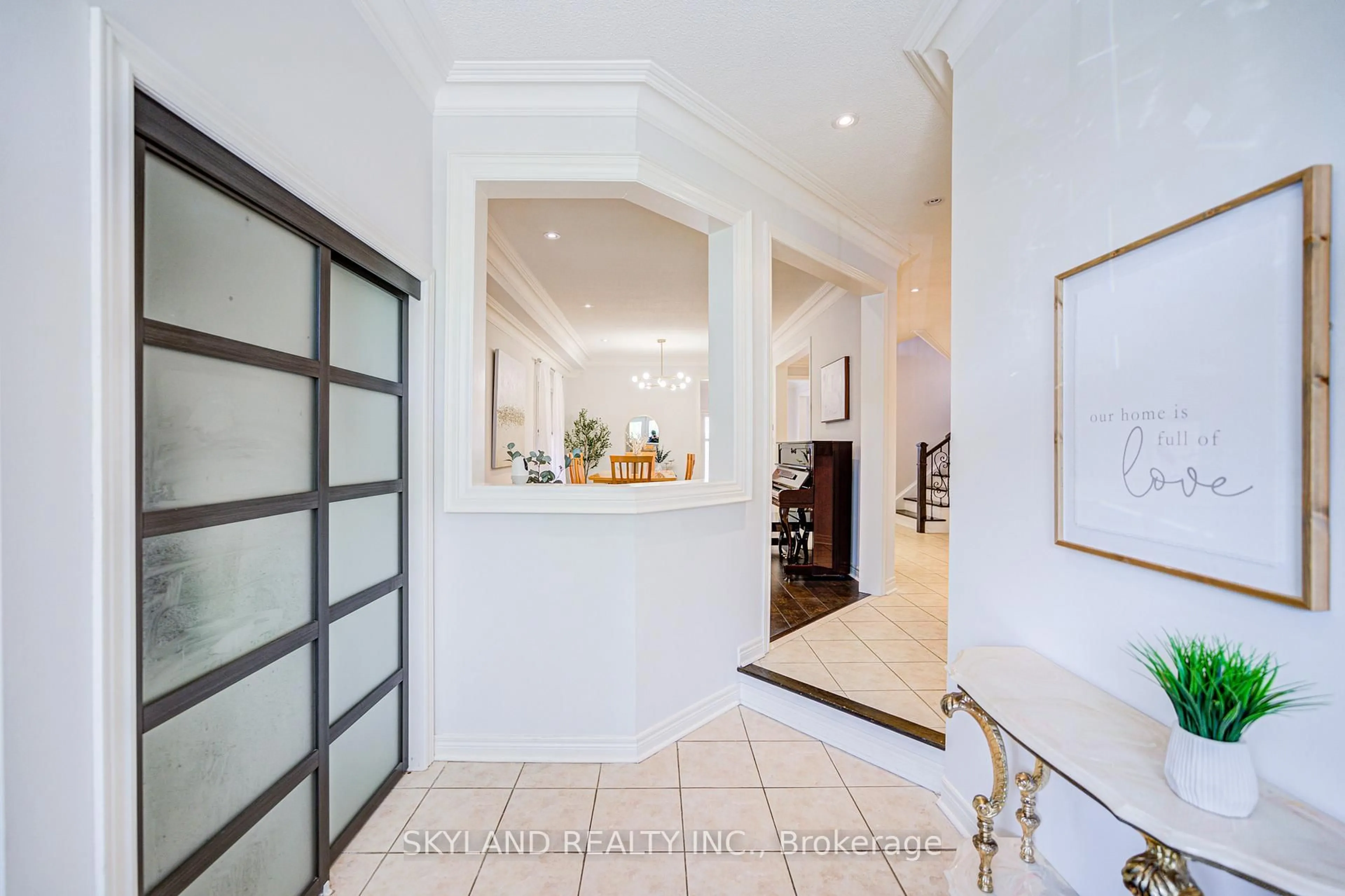 Indoor entryway for 18 Bentoak Cres, Vaughan Ontario L4J 8S5