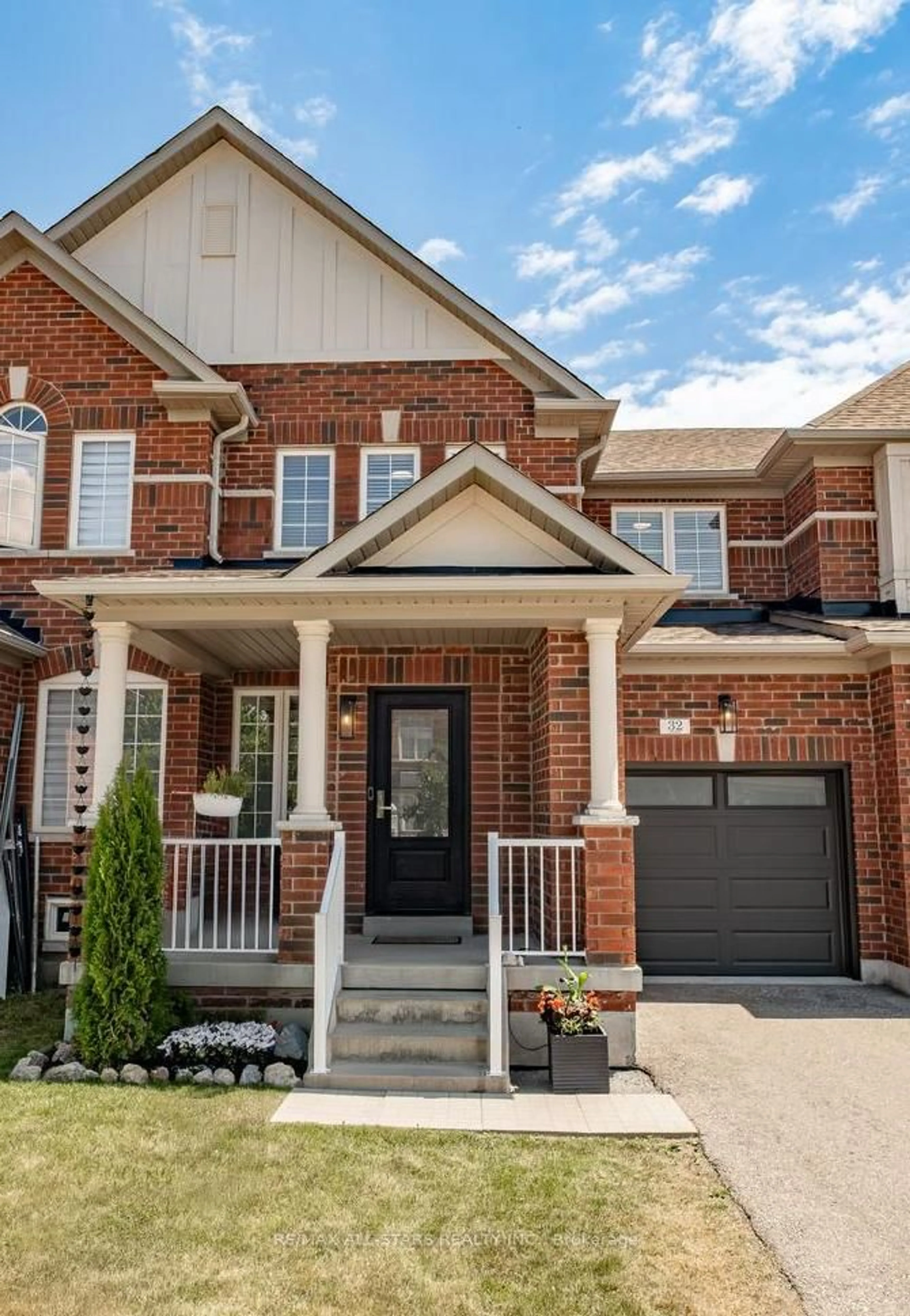 Home with brick exterior material, street for 32 Northway Ave, Whitchurch-Stouffville Ontario L4A 0T5