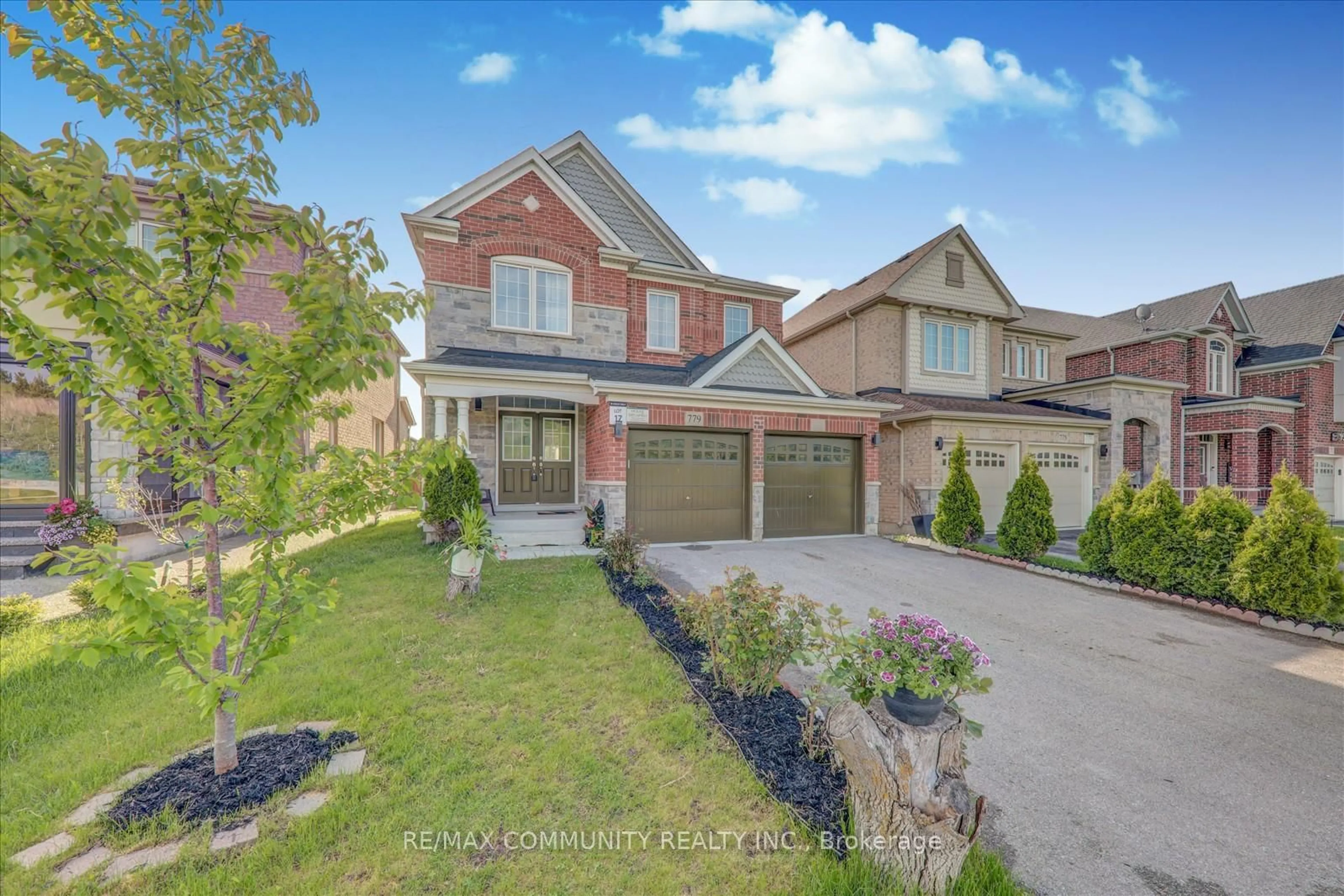 Home with brick exterior material, street for 779 Langford Blvd, Bradford West Gwillimbury Ontario L3Z 4H8