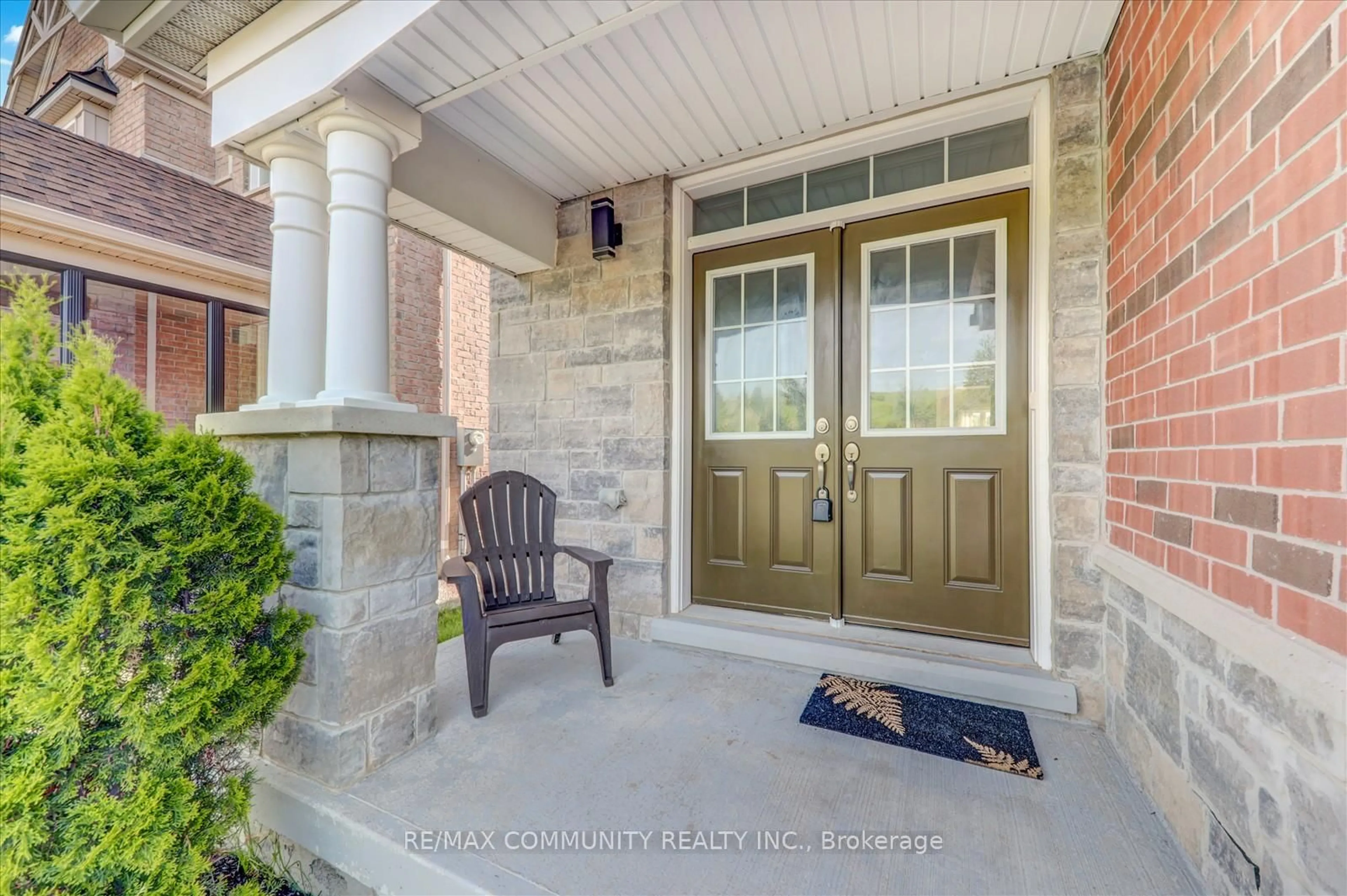 Indoor entryway for 779 Langford Blvd, Bradford West Gwillimbury Ontario L3Z 4H8