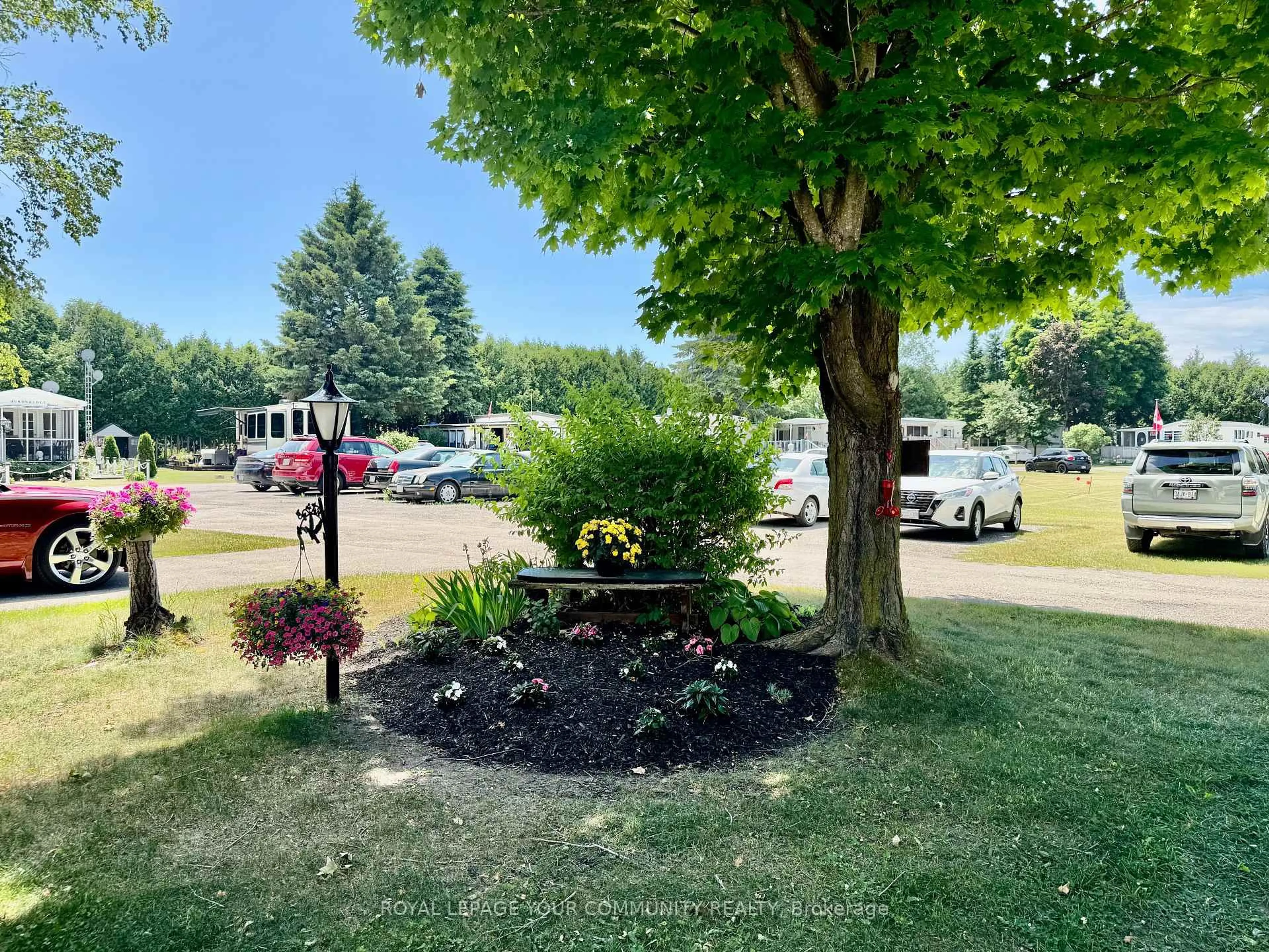 A pic from outside/outdoor area/front of a property/back of a property/a pic from drone, unknown for 285 Crydermans Sdrd #324, Georgina Ontario L0E 1A0
