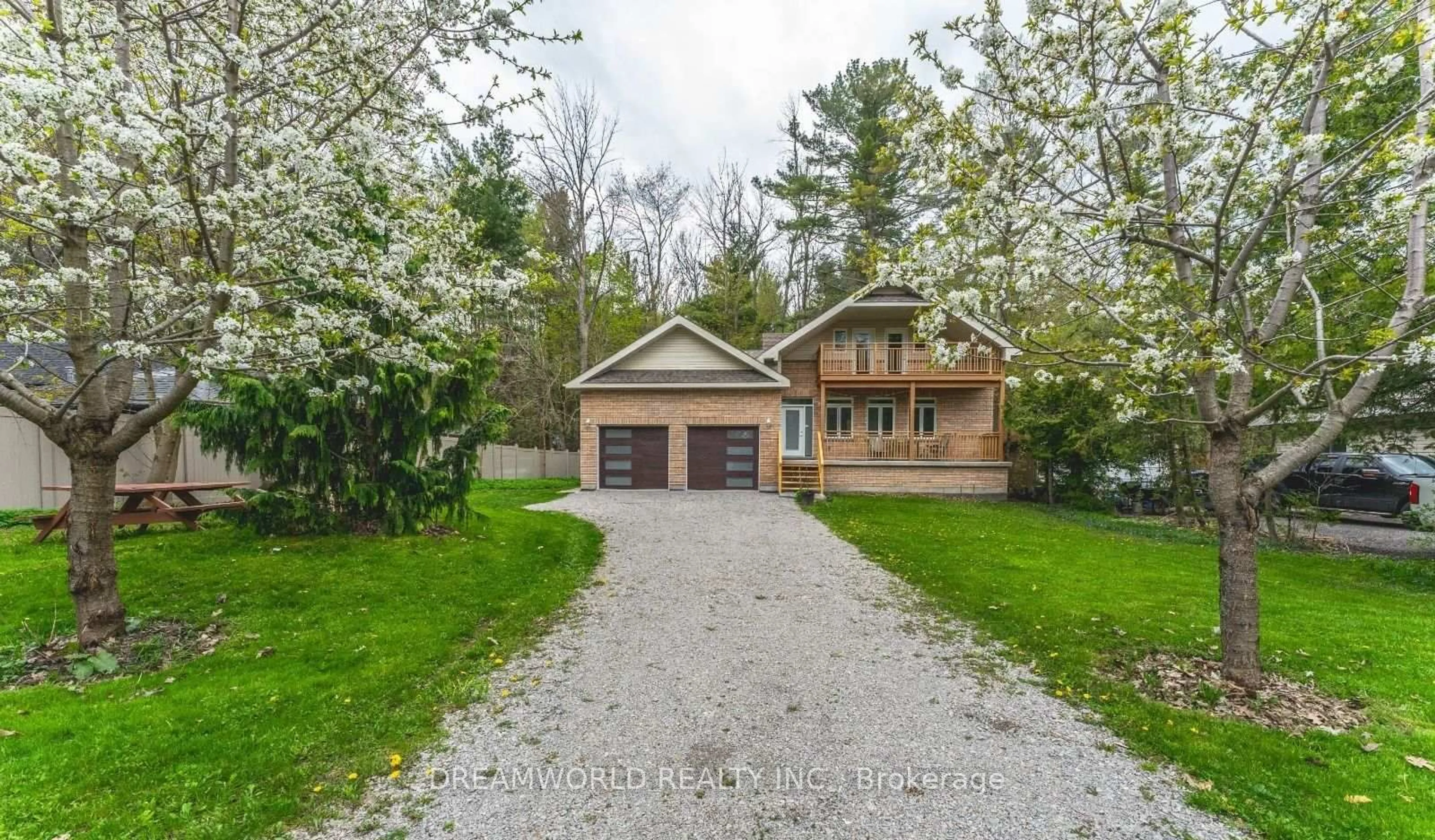 A pic from outside/outdoor area/front of a property/back of a property/a pic from drone, street for 3940 Alcina Ave, Innisfil Ontario L9S 2M4