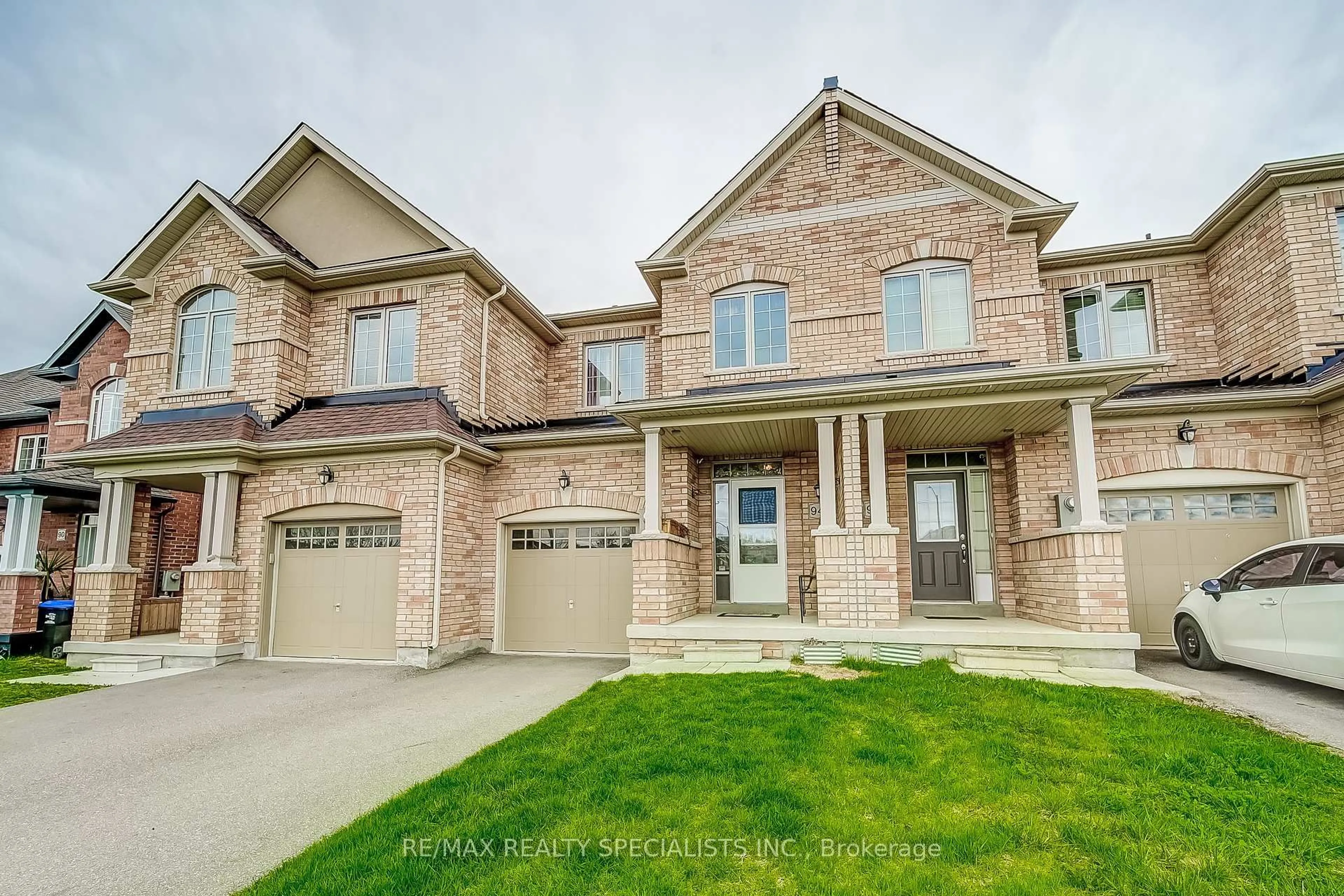 Home with brick exterior material, street for 94 Fortis Cres, Bradford West Gwillimbury Ontario L3Z 0W2