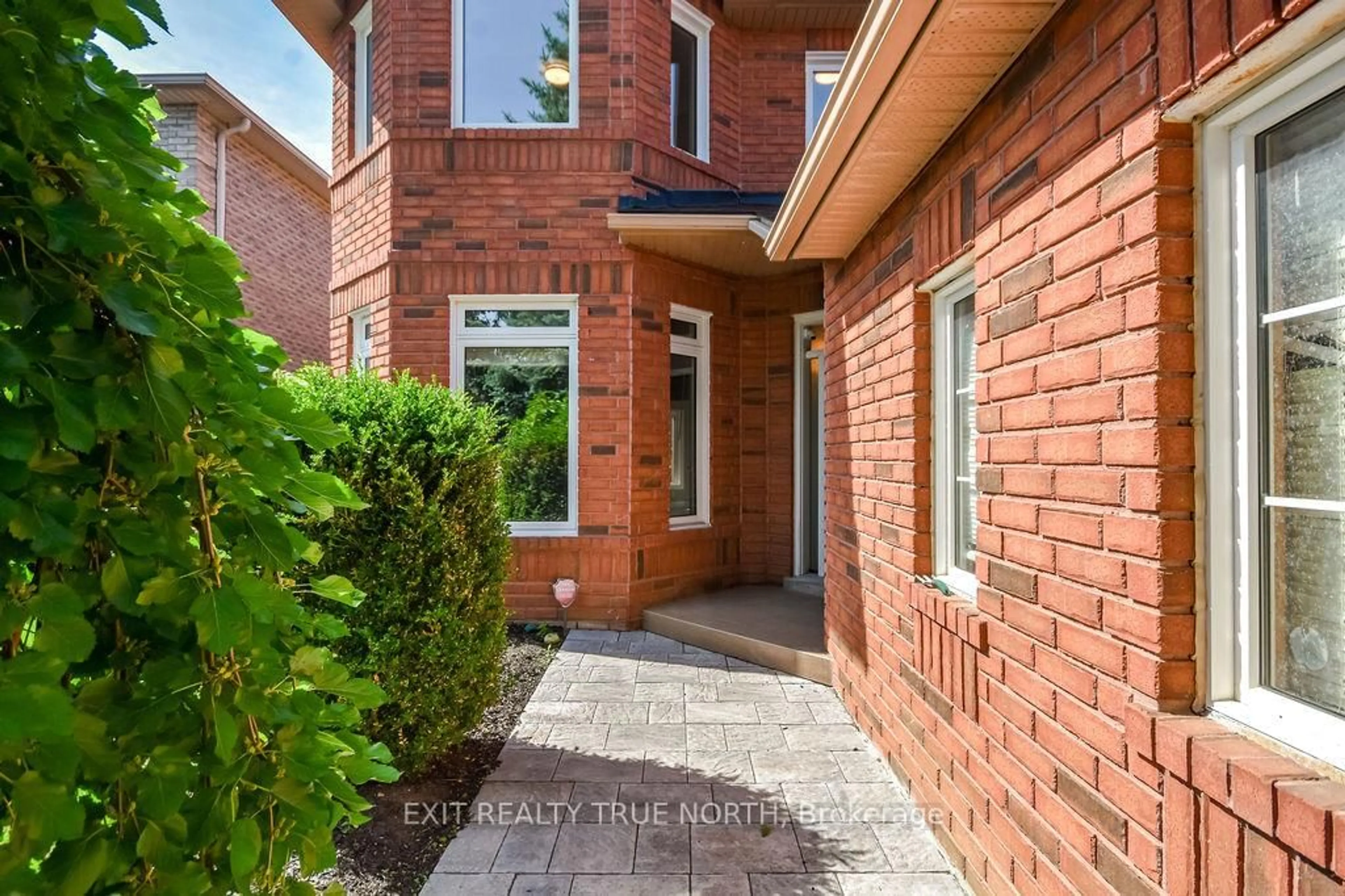 Home with brick exterior material, street for 1908 Emerald Crt, Innisfil Ontario L9S 2A4
