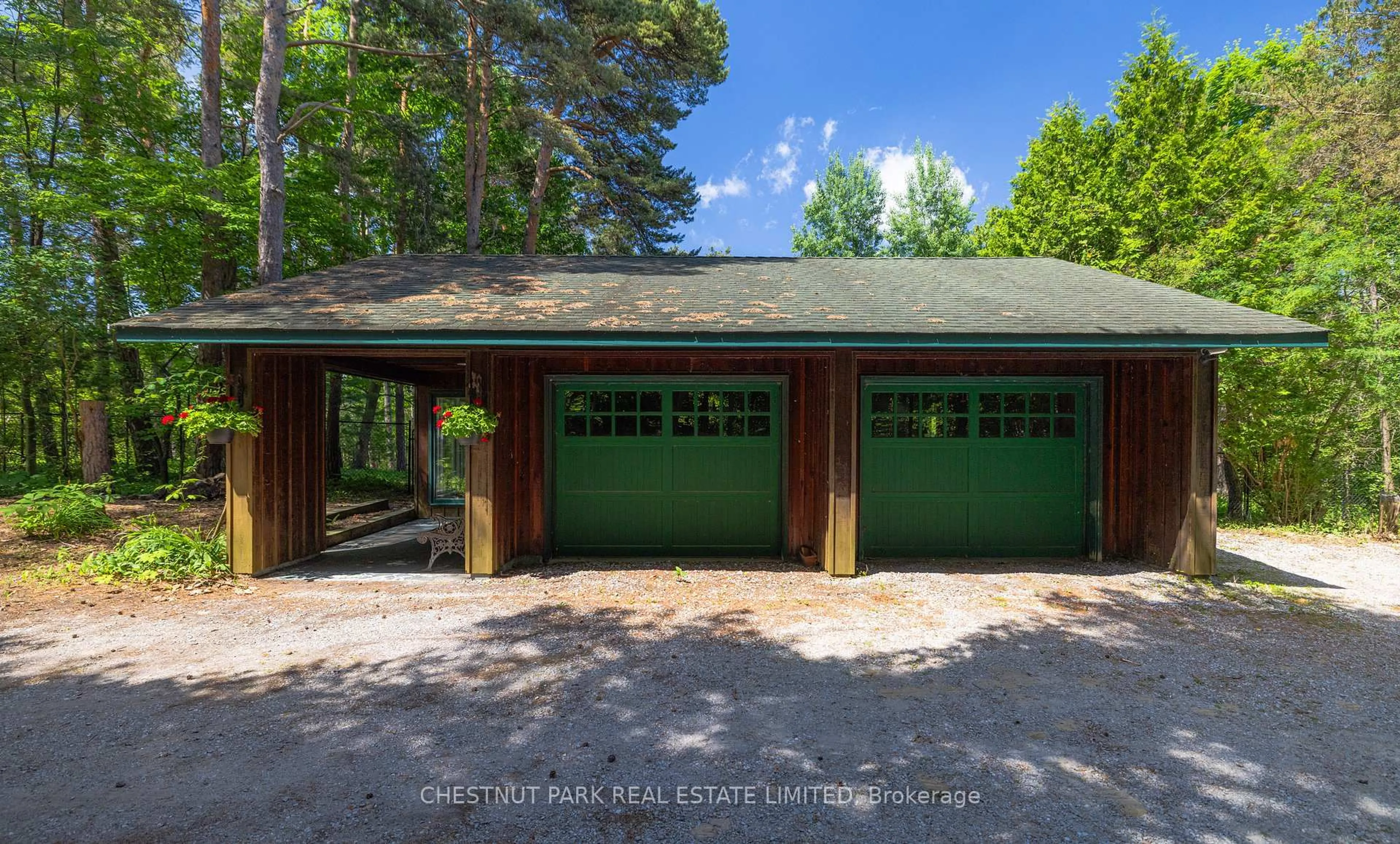 Indoor garage for 90 Ridge Rd, Aurora Ontario L4G 0M3