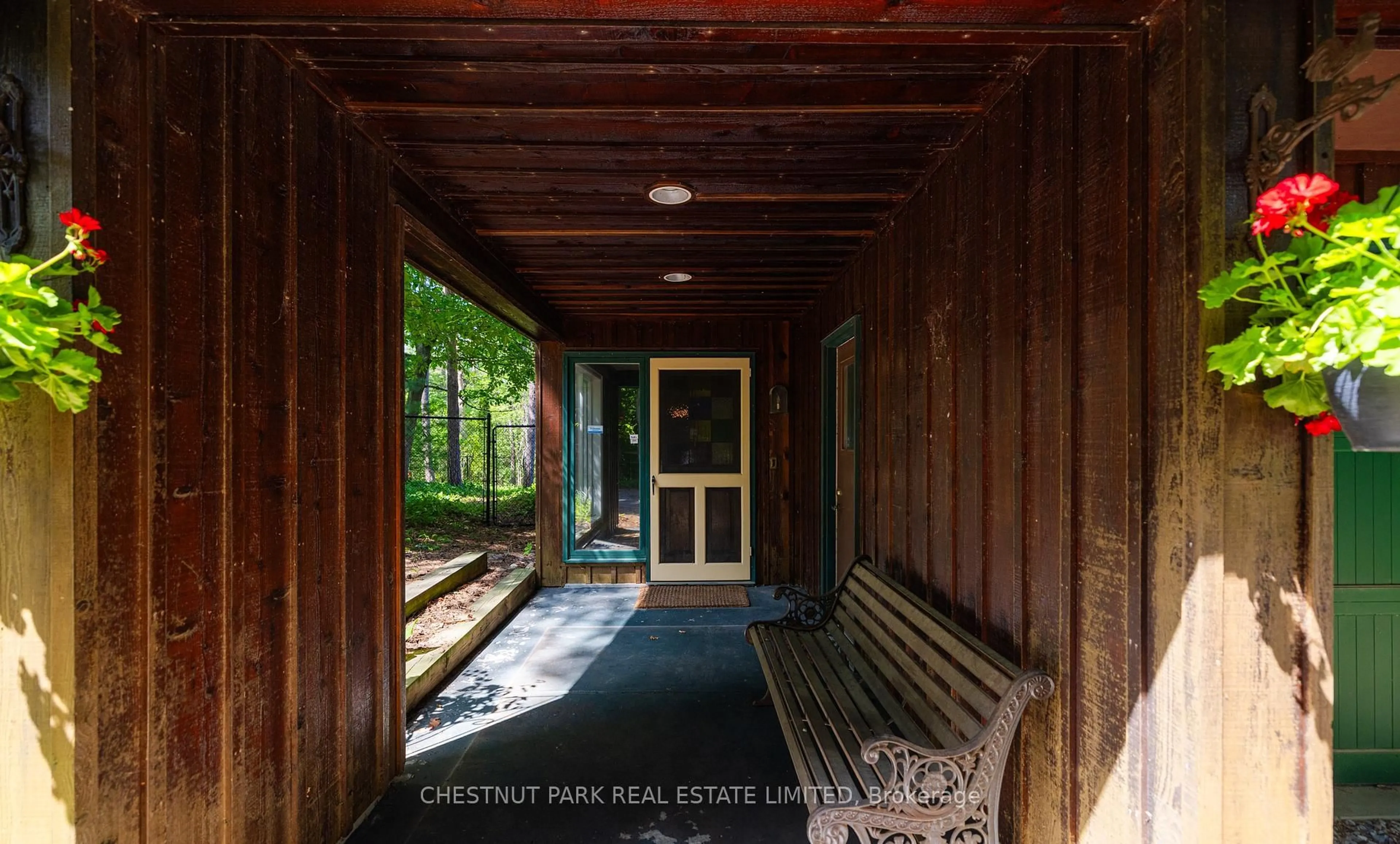 Indoor entryway for 90 Ridge Rd, Aurora Ontario L4G 0M3