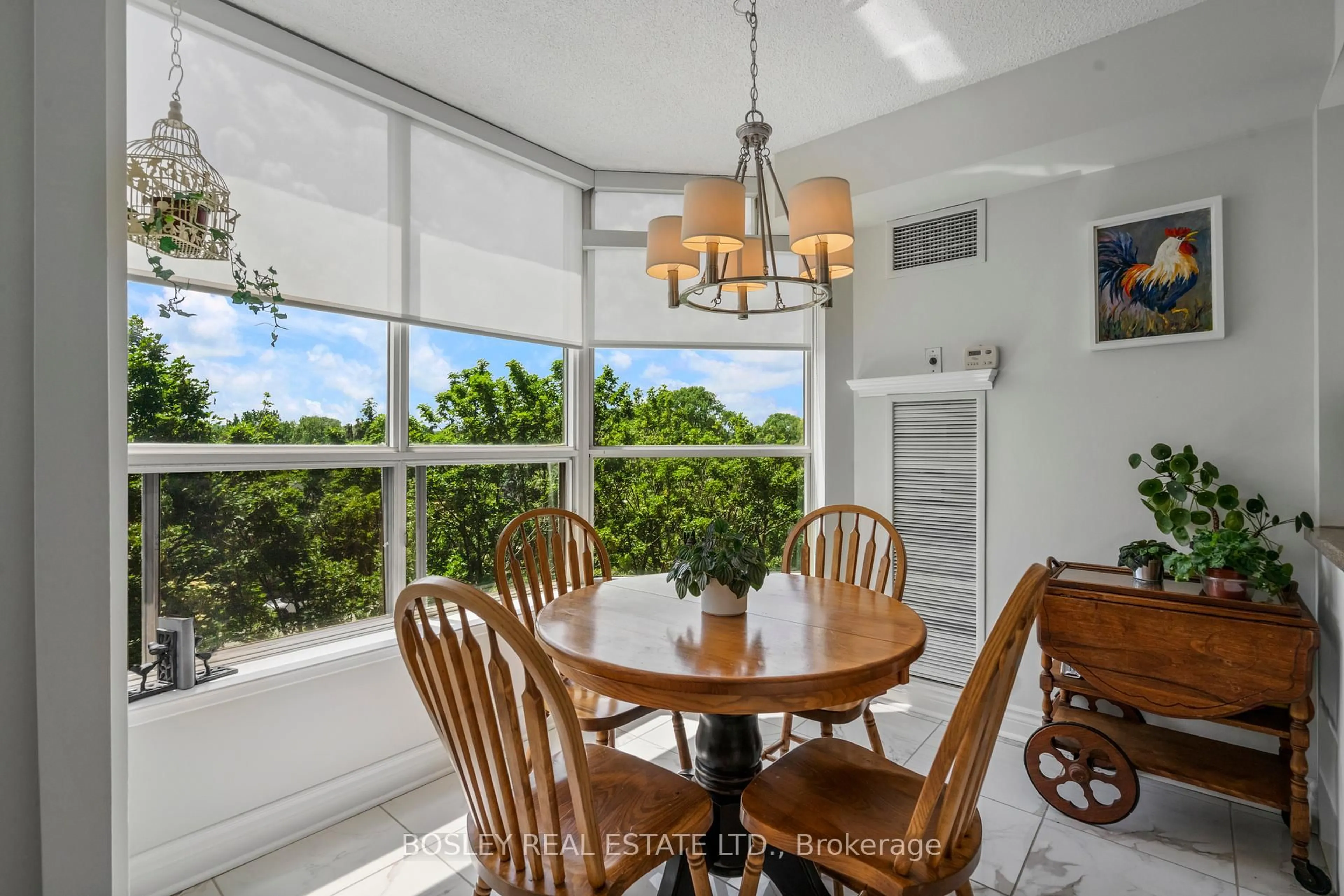 Dining room, ceramic/tile floor for 14924 Yonge St #410, Aurora Ontario L4G 6H7