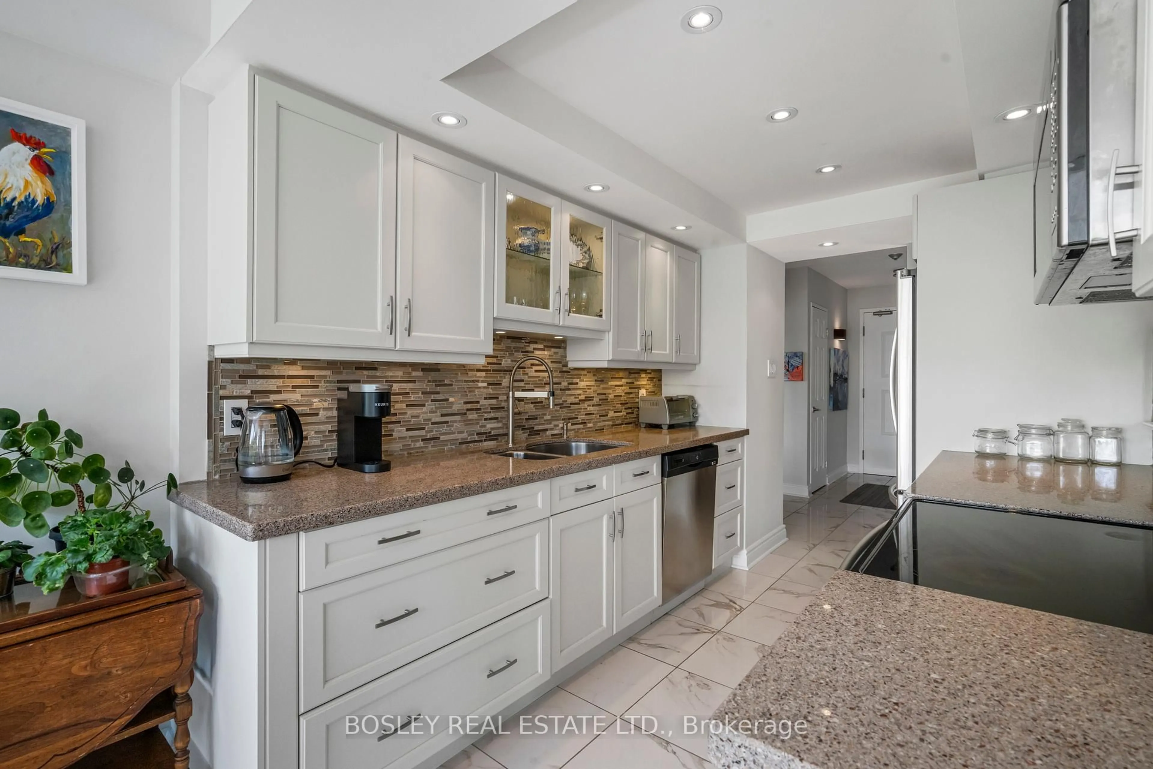 Contemporary kitchen, ceramic/tile floor for 14924 Yonge St #410, Aurora Ontario L4G 6H7