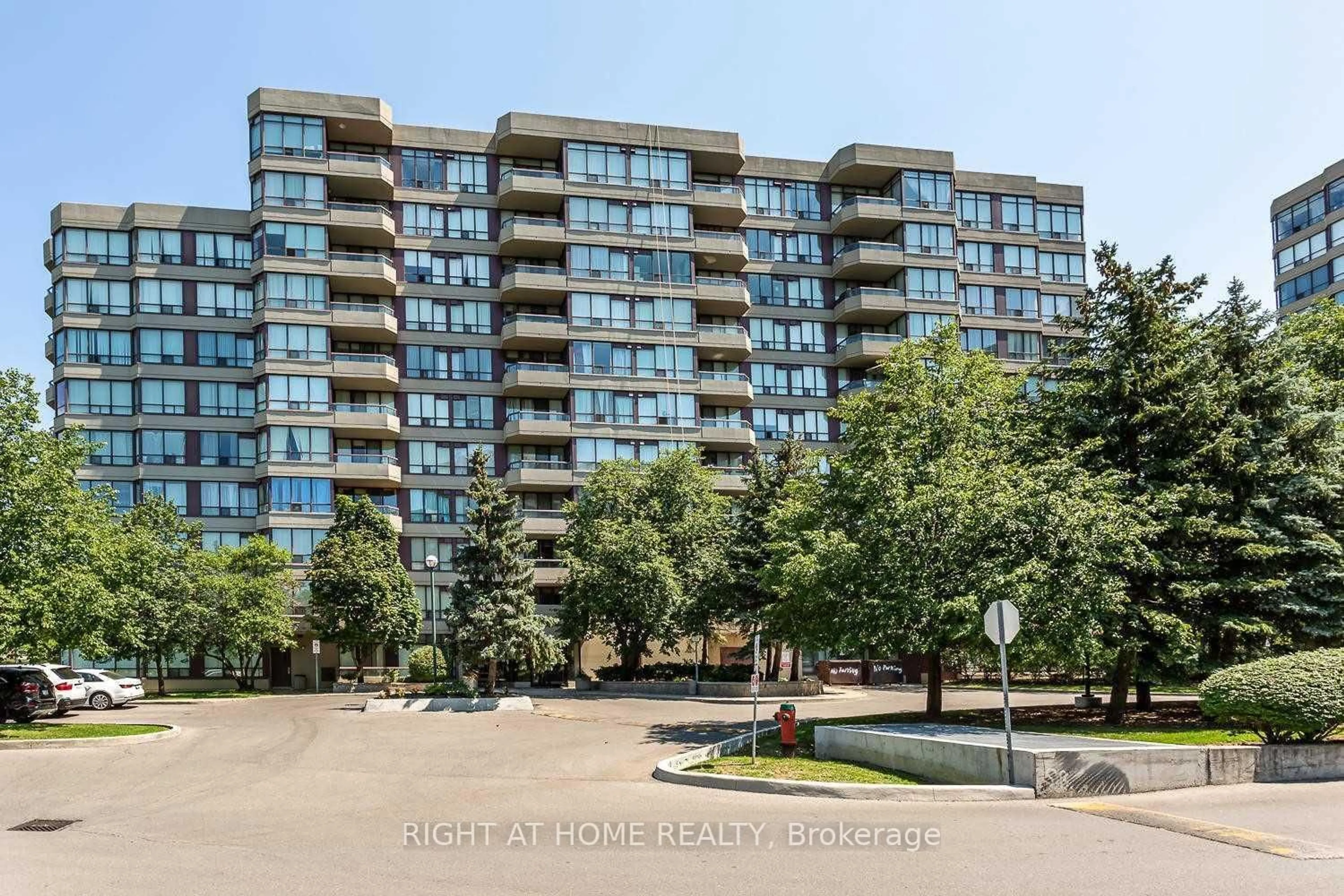Unknown for 81 Townsgate Dr #902, Vaughan Ontario L4J 8E6