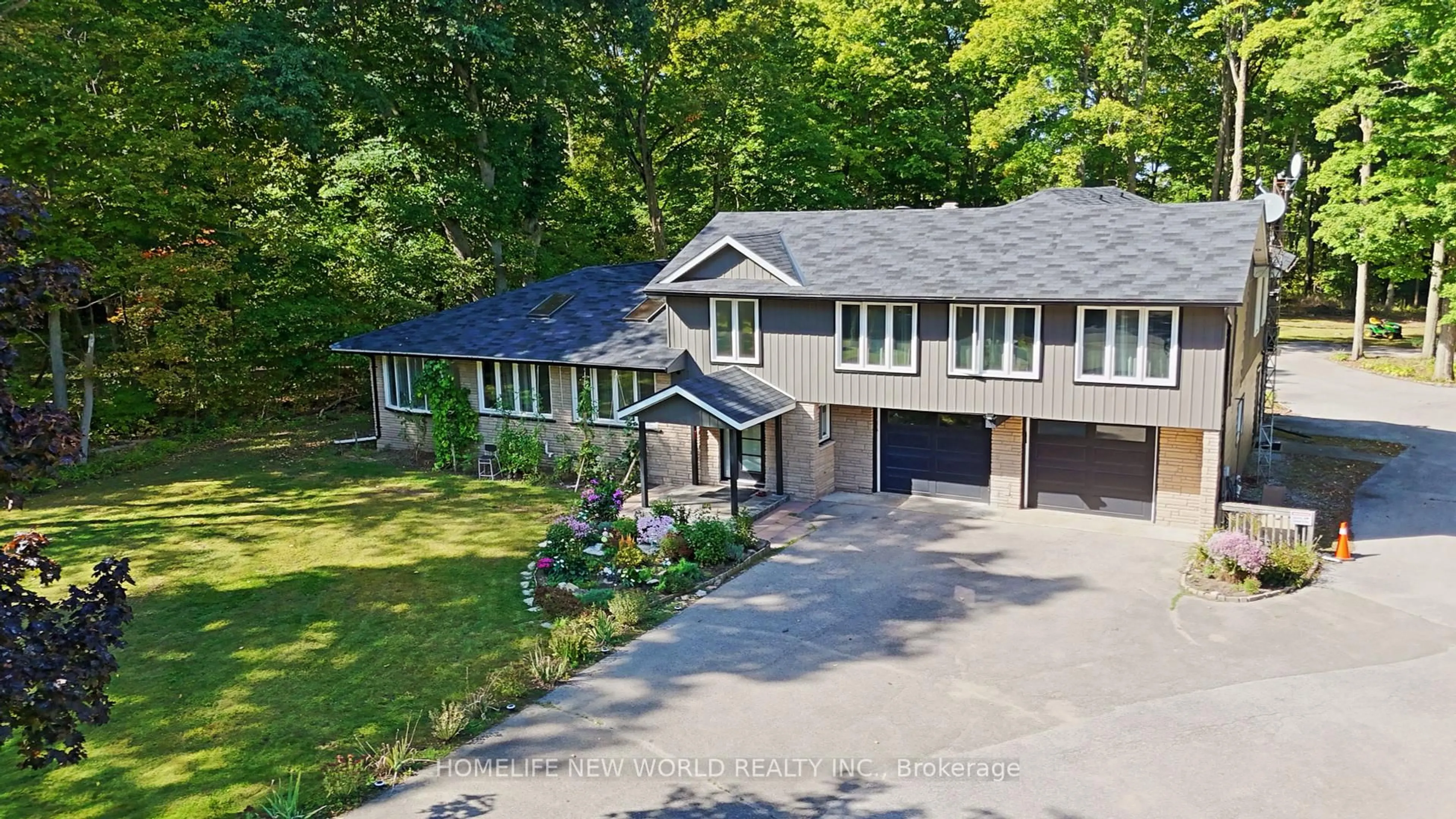 A pic from outside/outdoor area/front of a property/back of a property/a pic from drone, street for 4926 Cherry St, Whitchurch-Stouffville Ontario L4A 3K8
