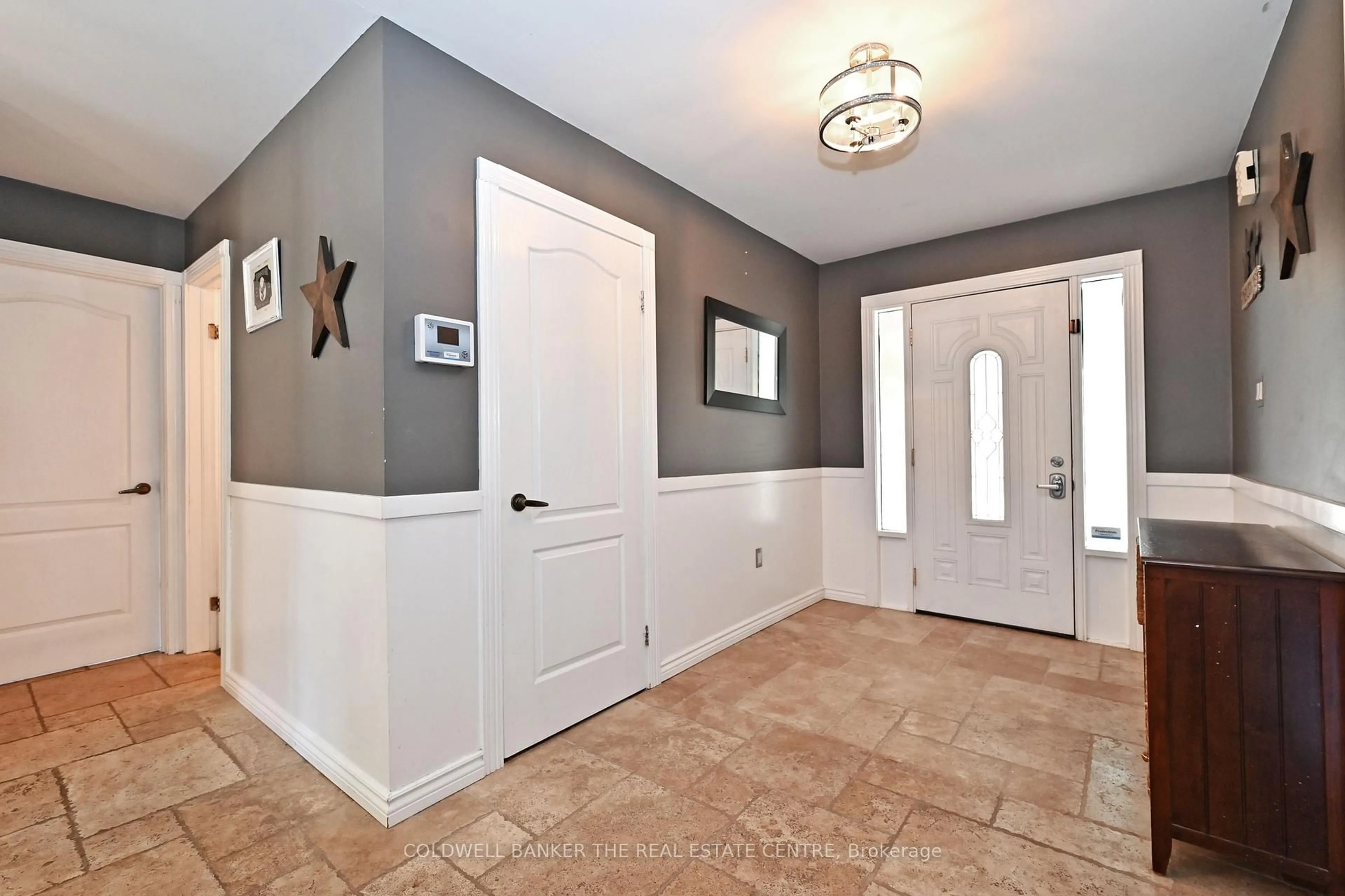 Indoor entryway for 75 Castille Cres, Georgina Ontario L4P 3L2