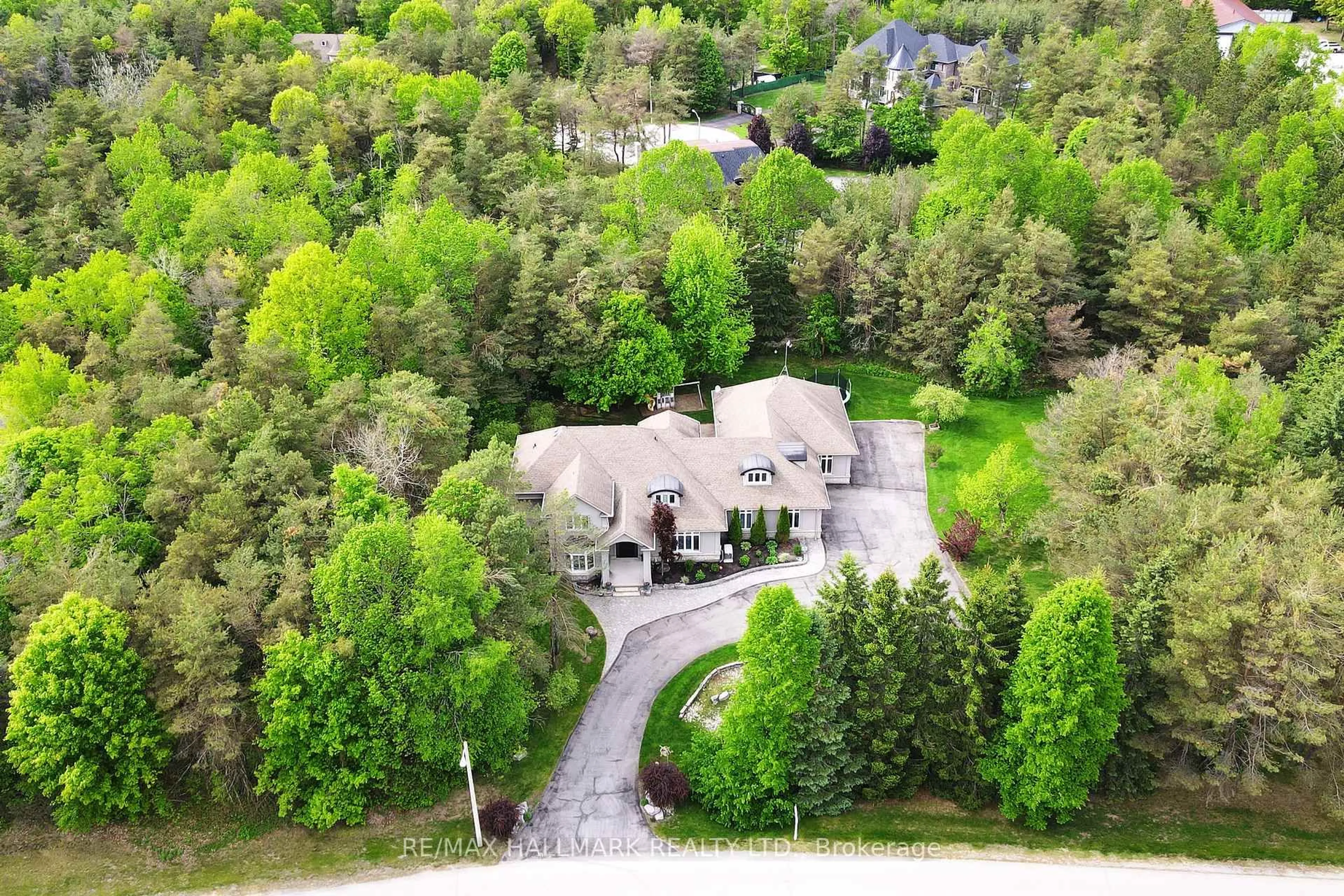 A pic from outside/outdoor area/front of a property/back of a property/a pic from drone, unknown for 11 Loggers Tr, Whitchurch-Stouffville Ontario L4A 2L6