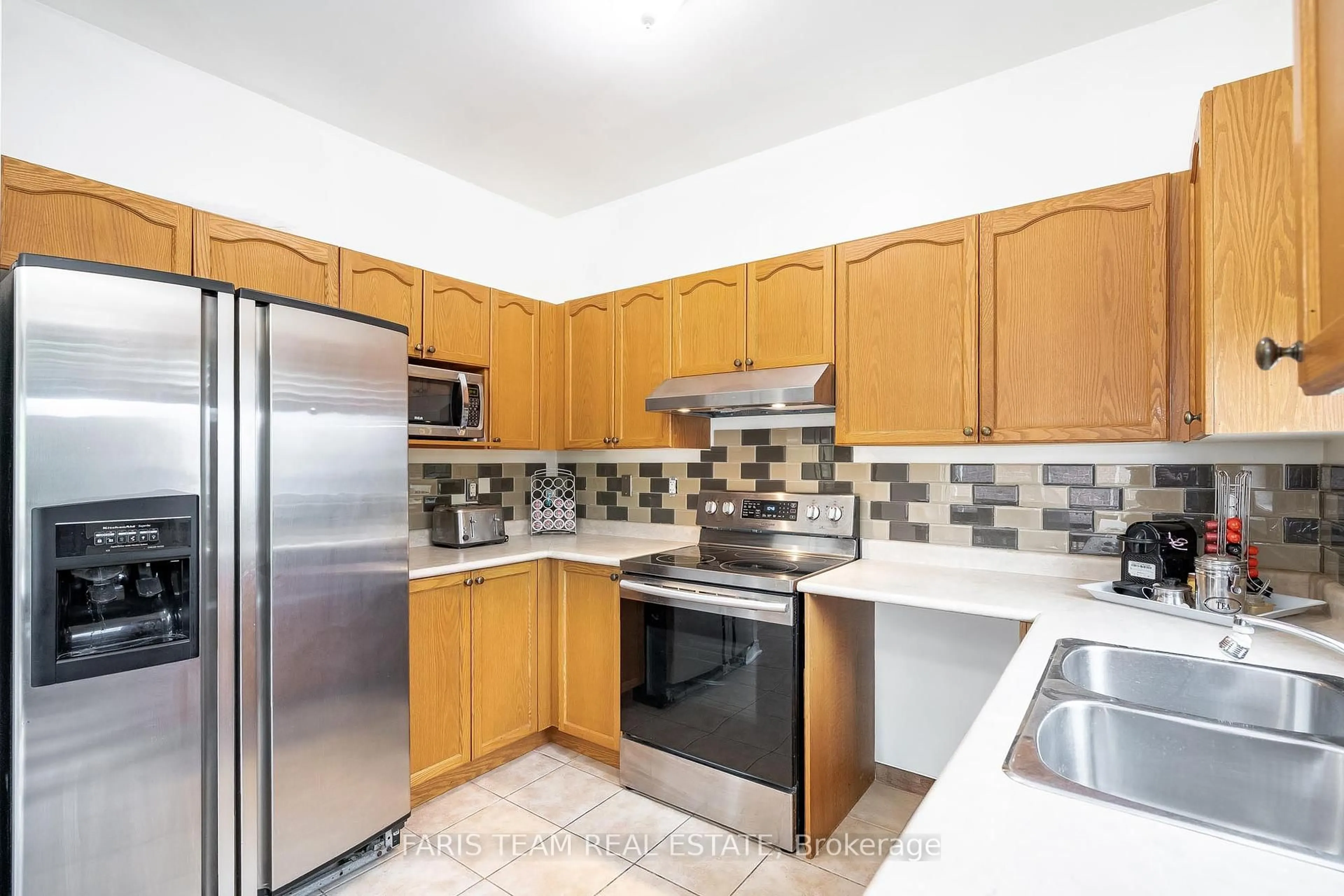 Standard kitchen, unknown for 1244 Mary-Lou St, Innisfil Ontario L9S 0E5