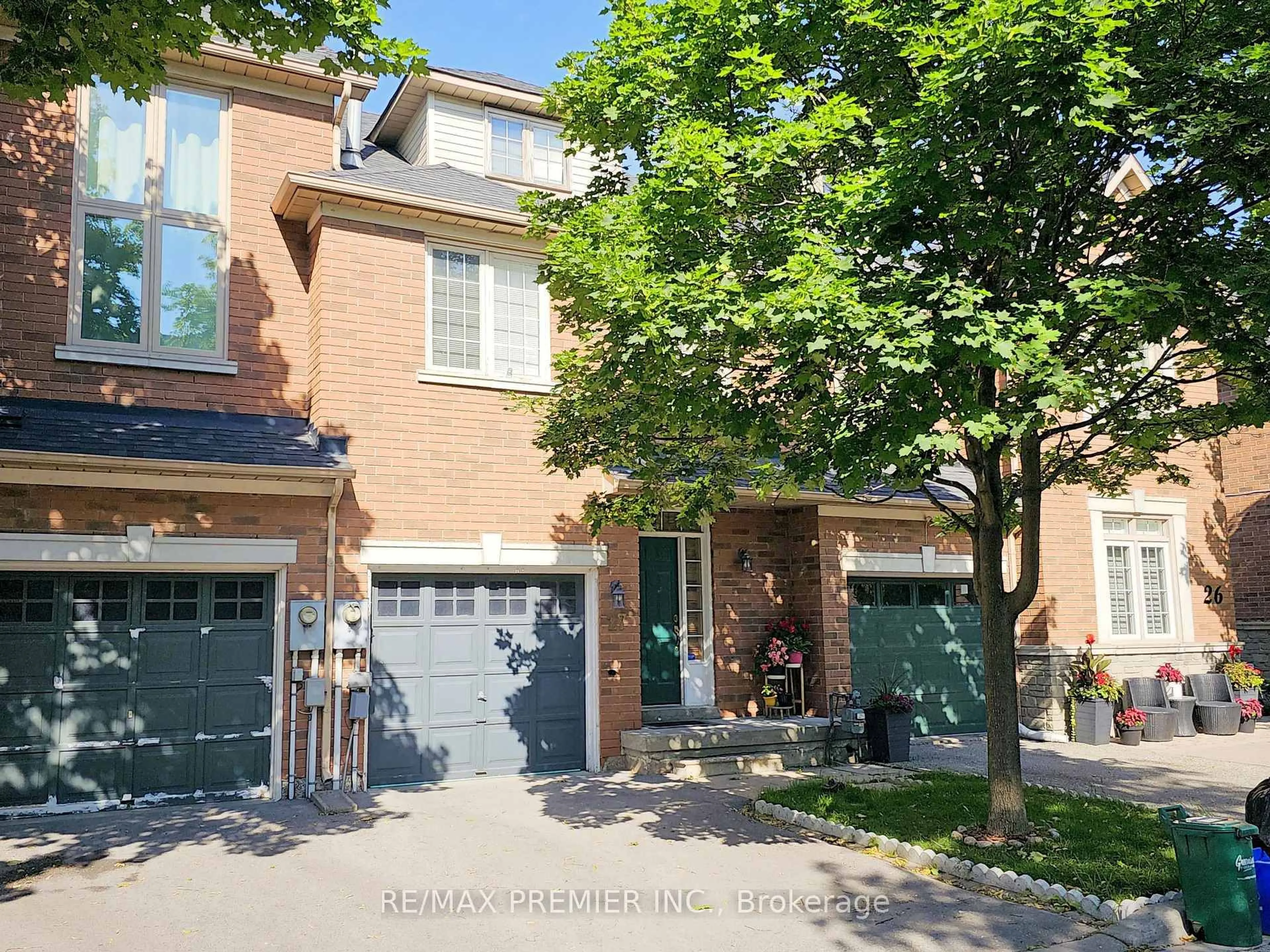 Home with brick exterior material, street for 180 Blue Willow Dr #27, Vaughan Ontario L4L 9C9