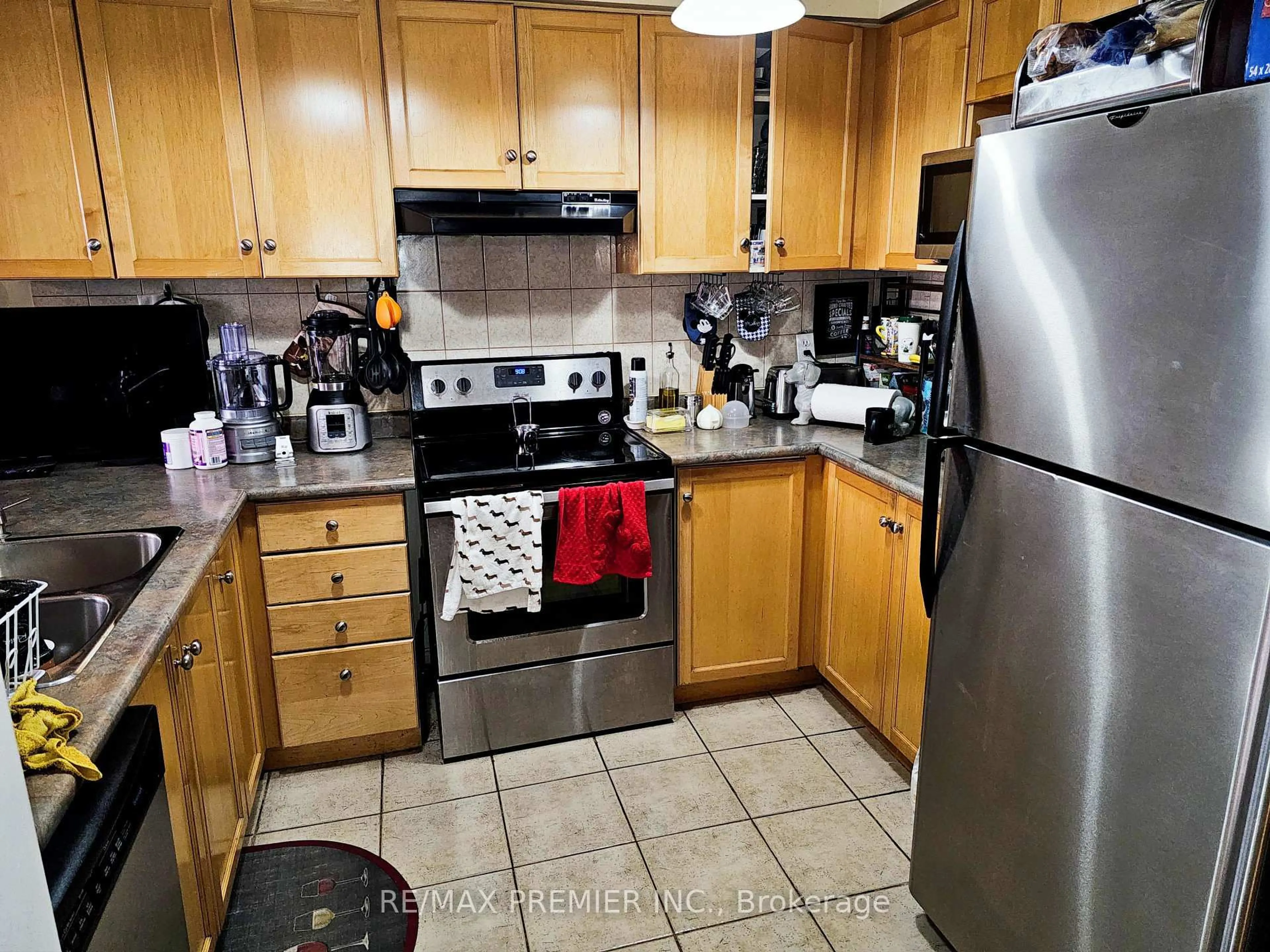 Standard kitchen, unknown for 180 Blue Willow Dr #27, Vaughan Ontario L4L 9C9