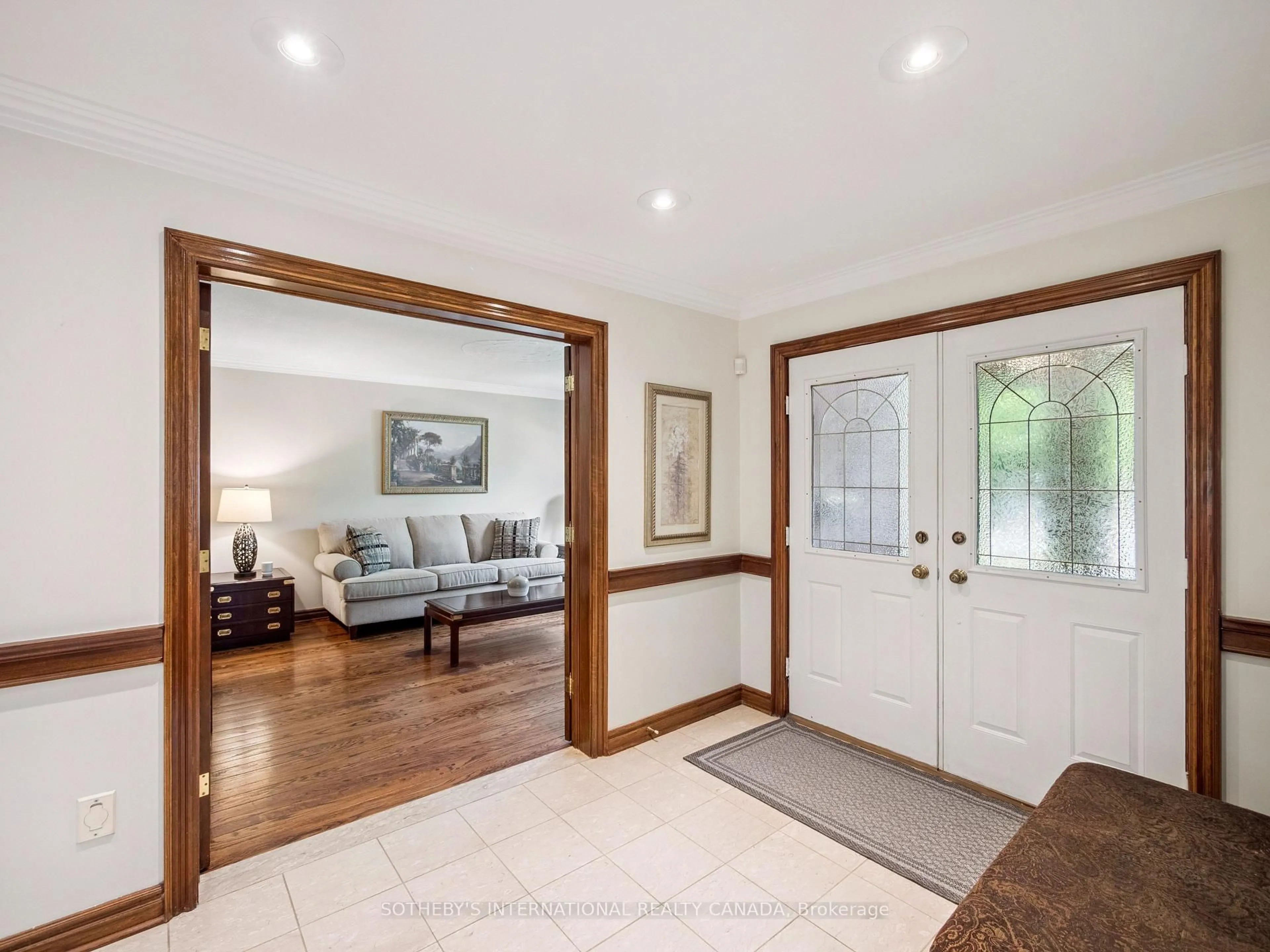 Indoor entryway for 35 Lisa Cres, Richmond Hill Ontario L4B 3A5