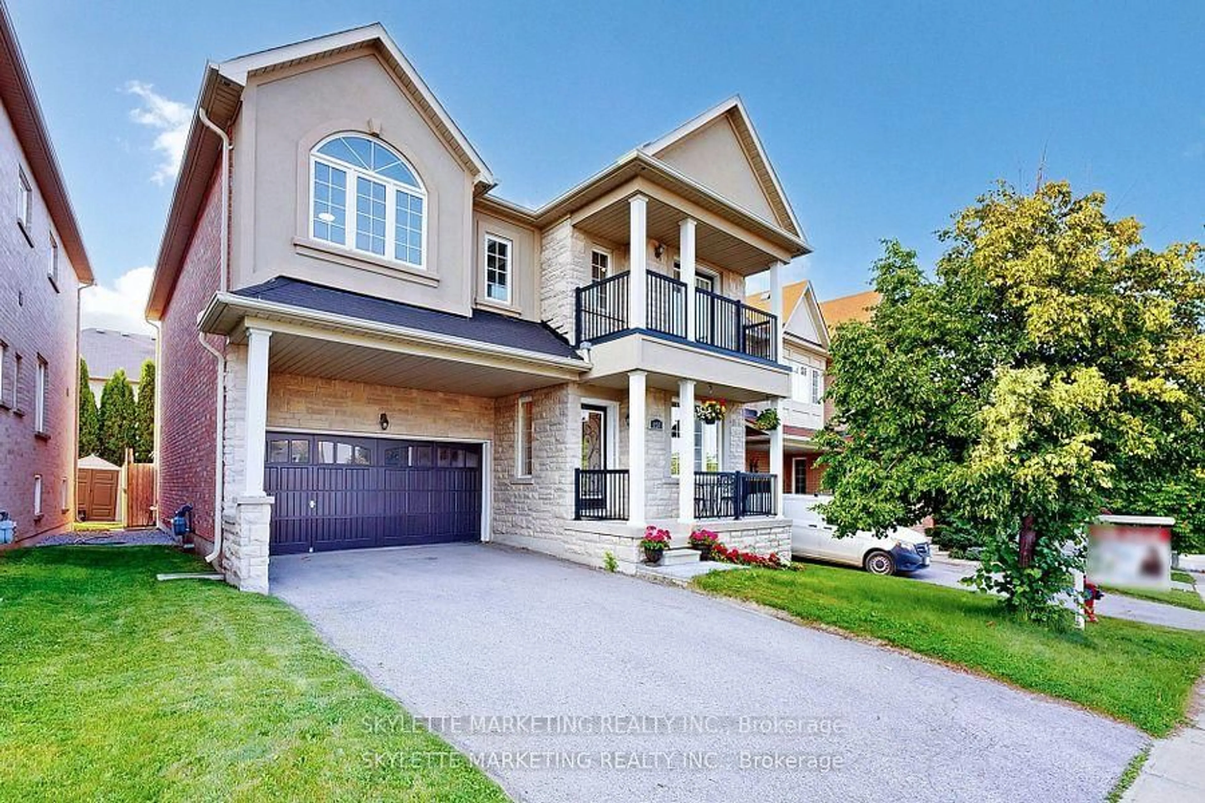 Home with brick exterior material, street for 237 Woodspring Ave, Newmarket Ontario L3X 3J1